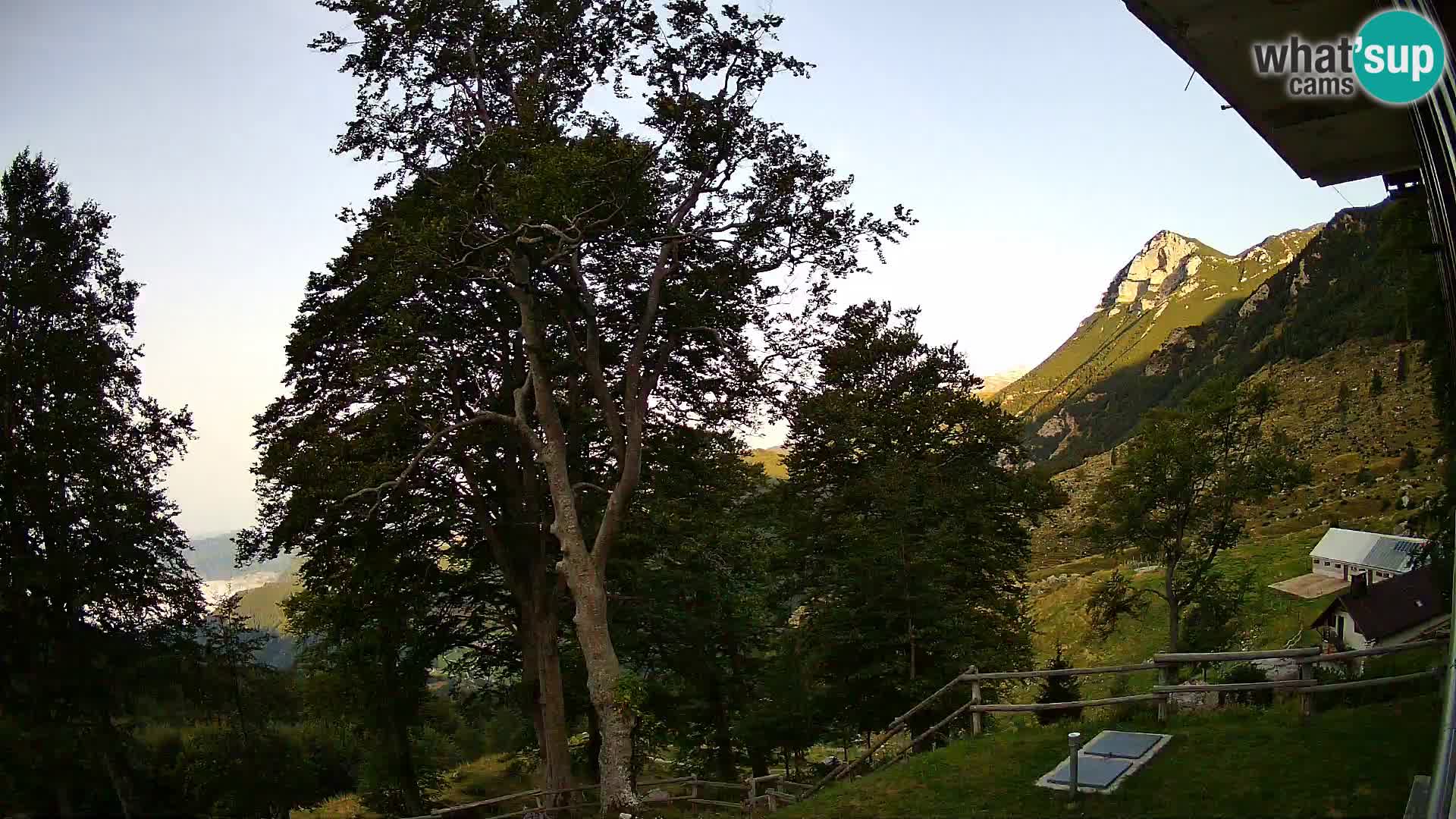 Refuge de la montagne Planina Razor caméra en direct (1315) | vue sur Tolminski Migovec