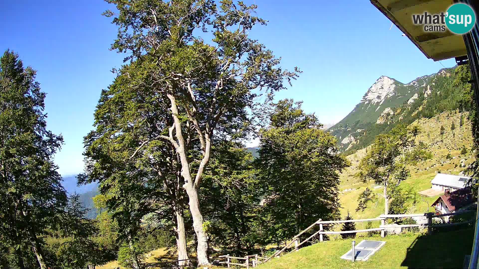 Refuge de la montagne Planina Razor caméra en direct (1315) | vue sur Tolminski Migovec