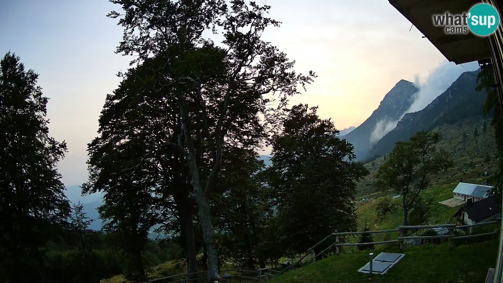 Planina Razor Bergütte Webcam (1315) | Blick auf Tolminski Migovec