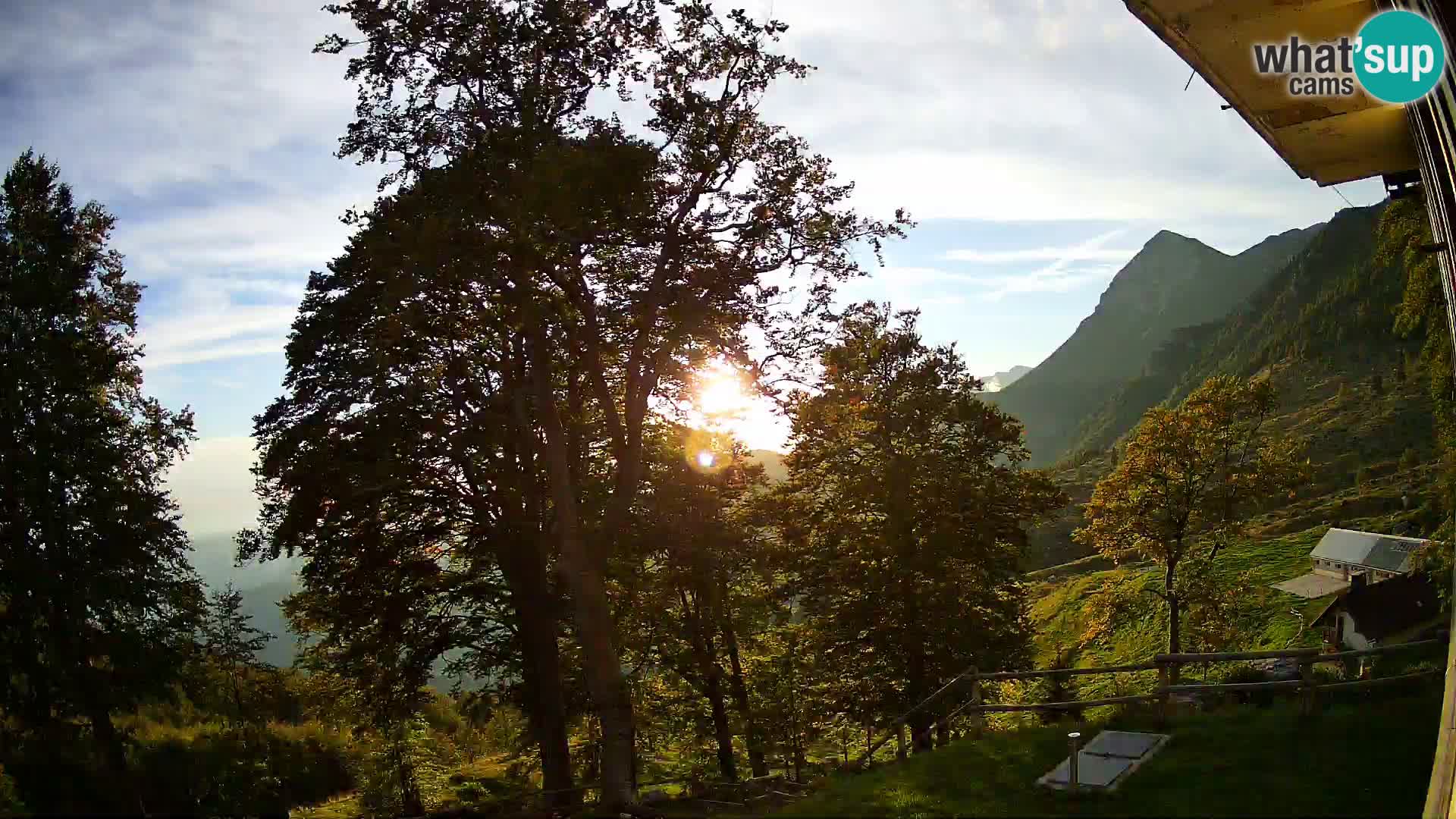 Planina Razor Mountain Hut live cam (1315) | view to Tolminski Migovec