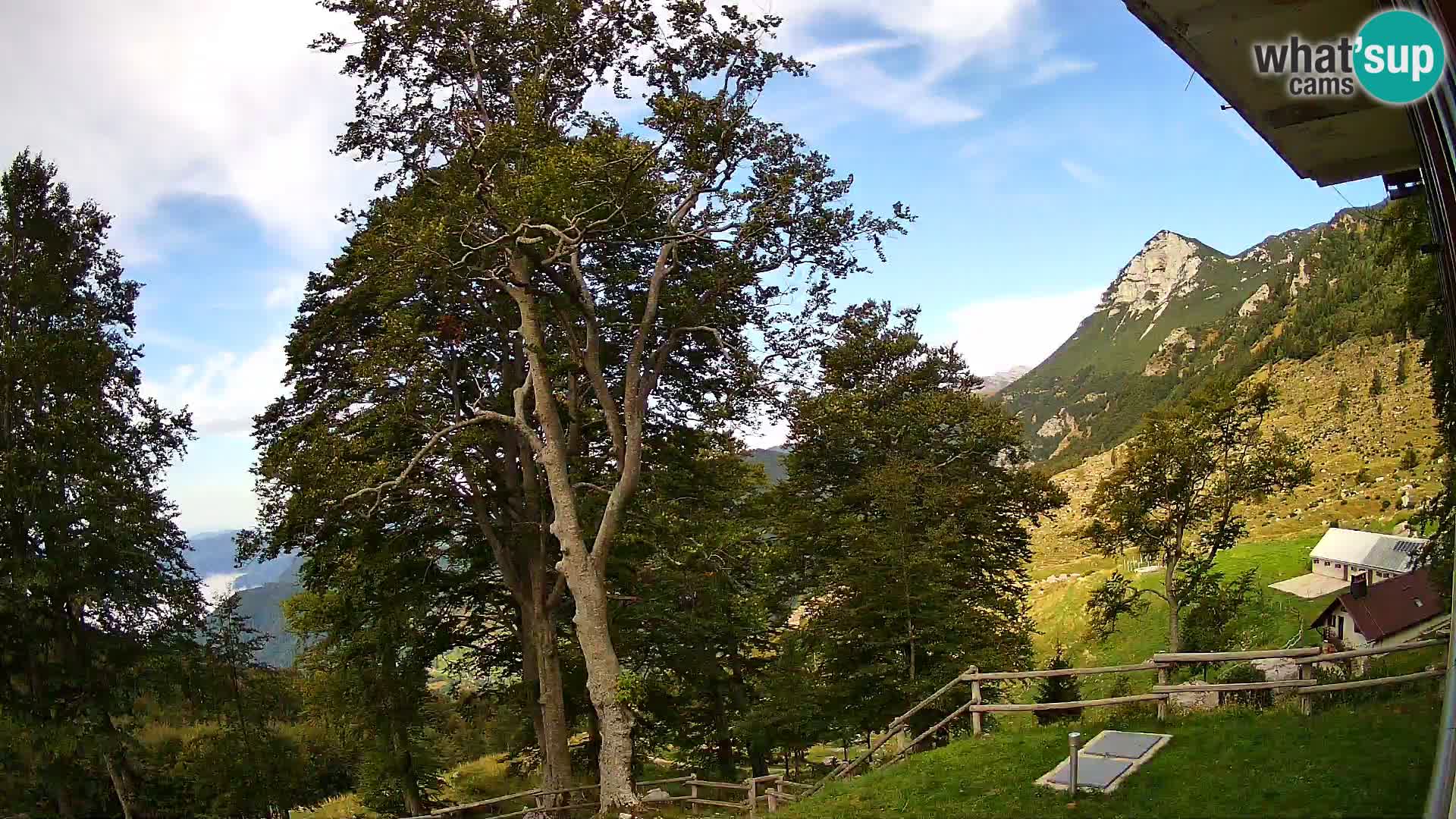Baita di montagna Planina Razor webcam (1315) | vista su Tolminski Migovec