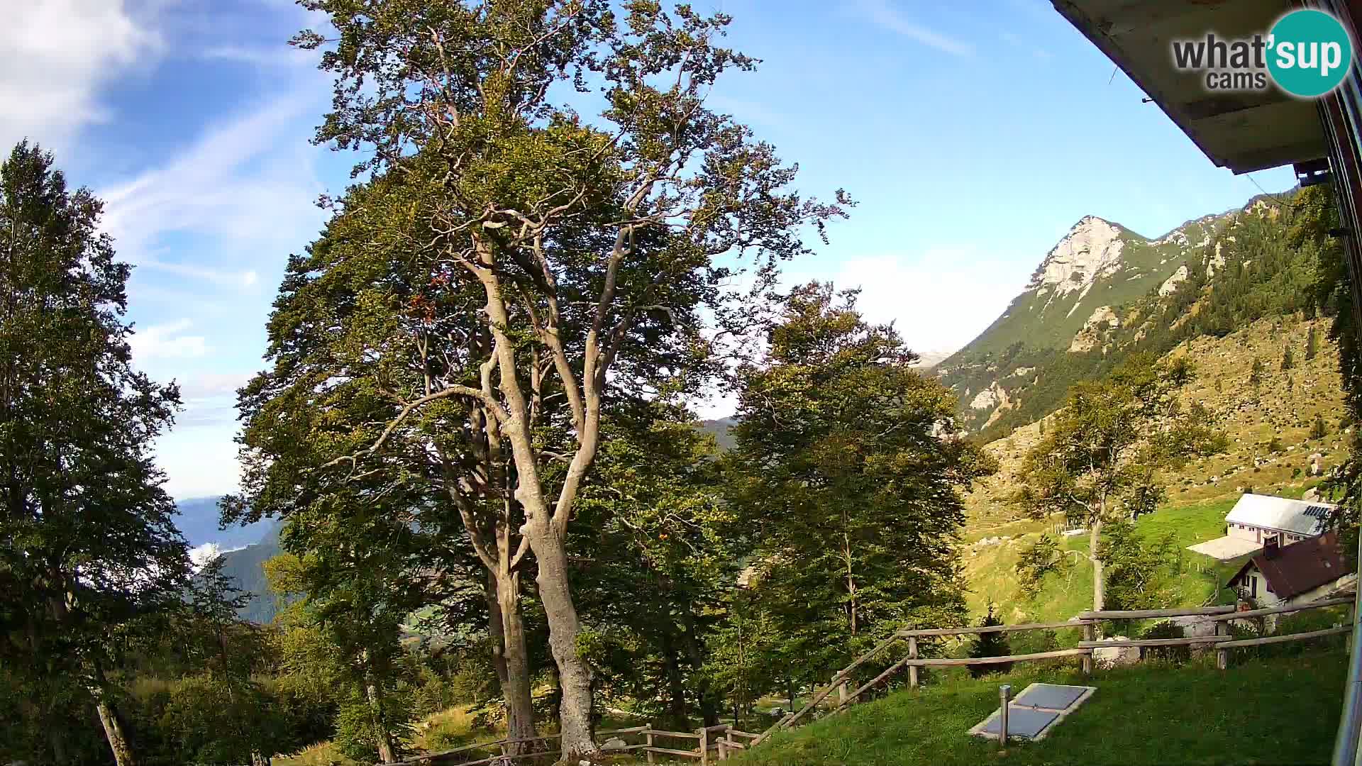 Baita di montagna Planina Razor webcam (1315) | vista su Tolminski Migovec