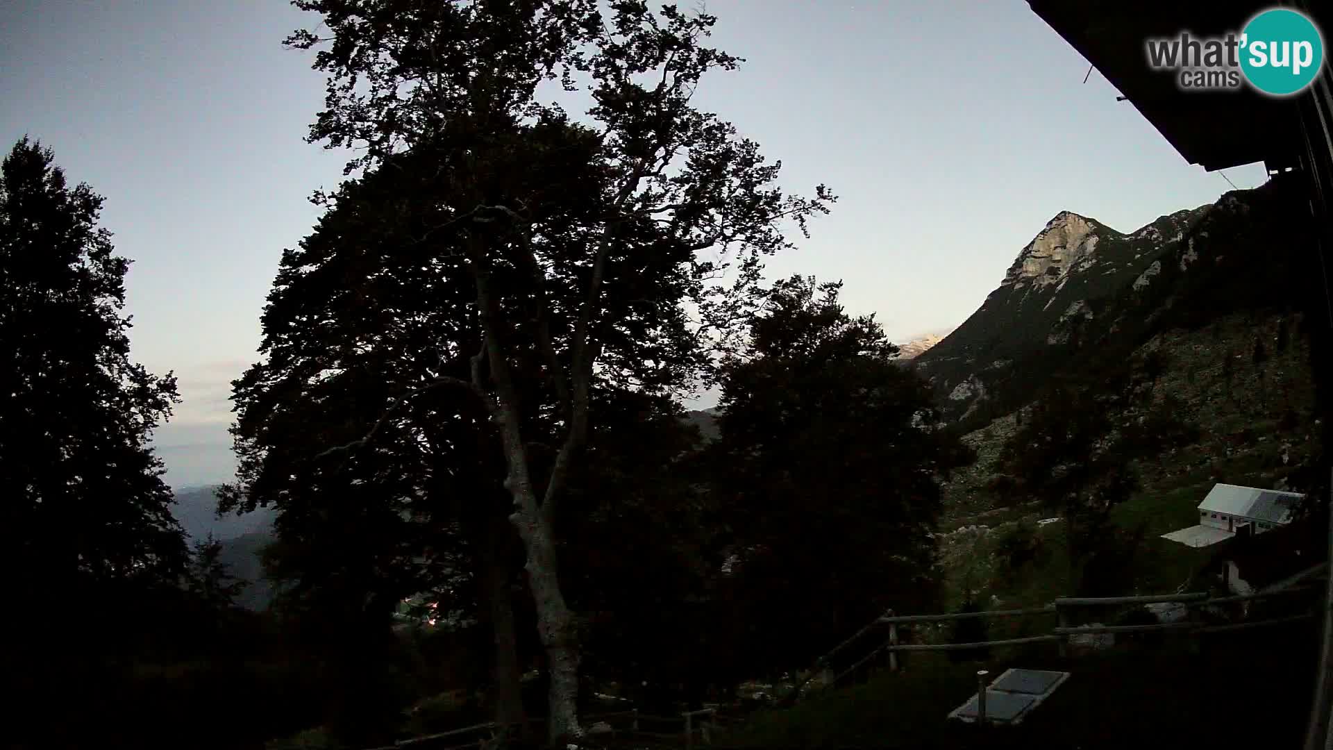 Planinarski dom na planini Razor (1315) | Pogled na Tolminski Migovec