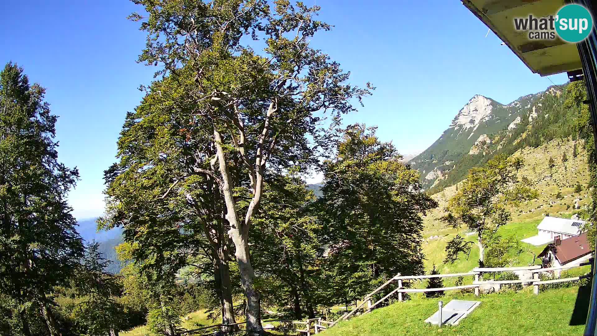 Refuge de la montagne Planina Razor caméra en direct (1315) | vue sur Tolminski Migovec