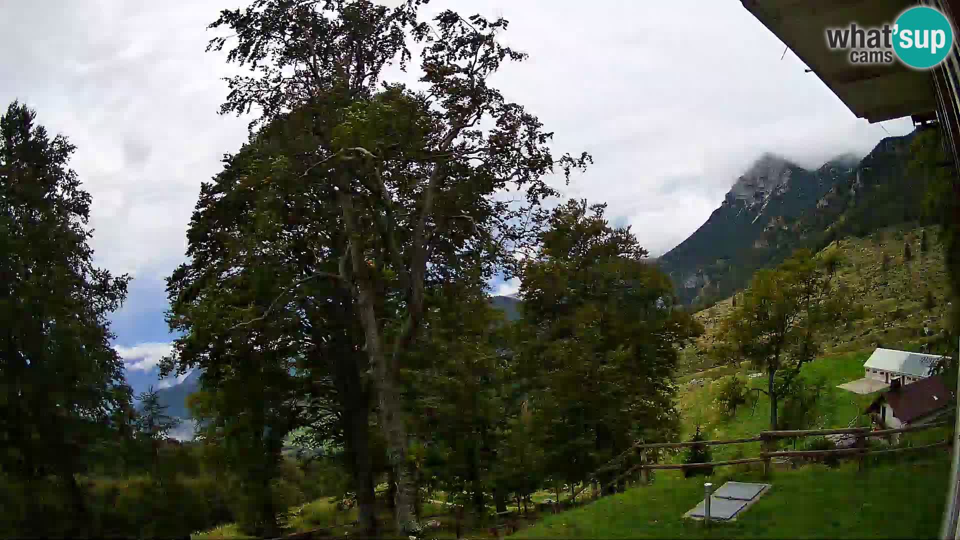 Koča na Planini Razor spletna kamera (1315) | Pogled na Tolminski Migovec