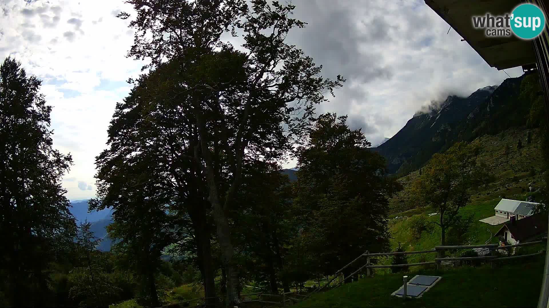 Refuge de la montagne Planina Razor caméra en direct (1315) | vue sur Tolminski Migovec