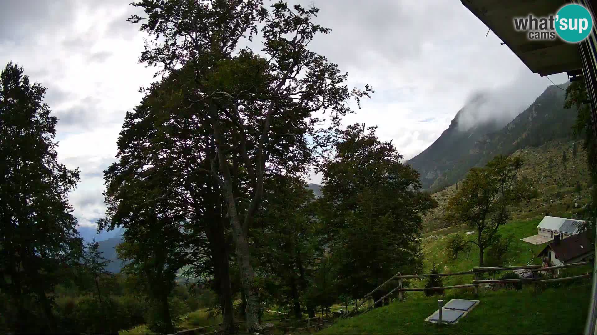 Refuge de la montagne Planina Razor caméra en direct (1315) | vue sur Tolminski Migovec