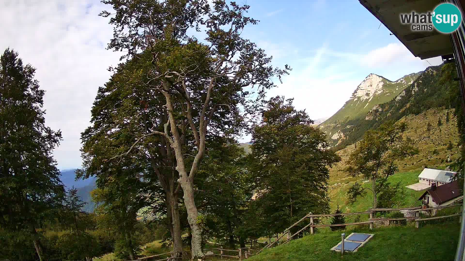 Planina Razor Mountain Hut live cam (1315) | view to Tolminski Migovec