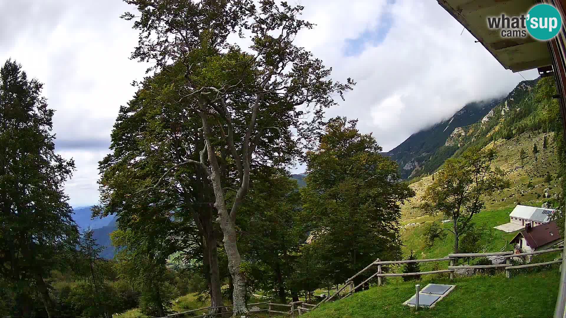 Refuge de la montagne Planina Razor caméra en direct (1315) | vue sur Tolminski Migovec