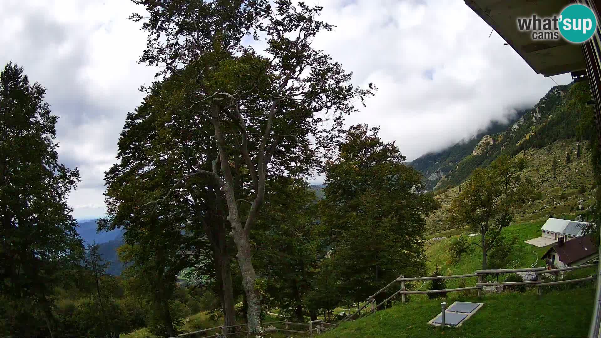 Planinarski dom na planini Razor (1315) | Pogled na Tolminski Migovec