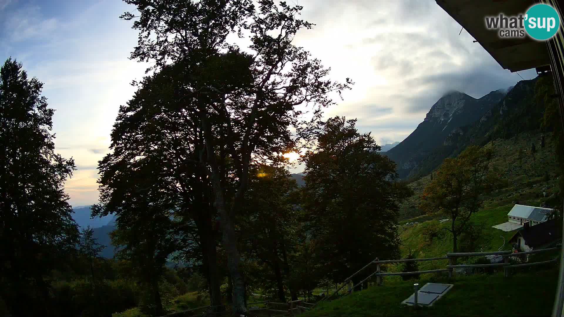 Planina Razor Bergütte Webcam (1315) | Blick auf Tolminski Migovec