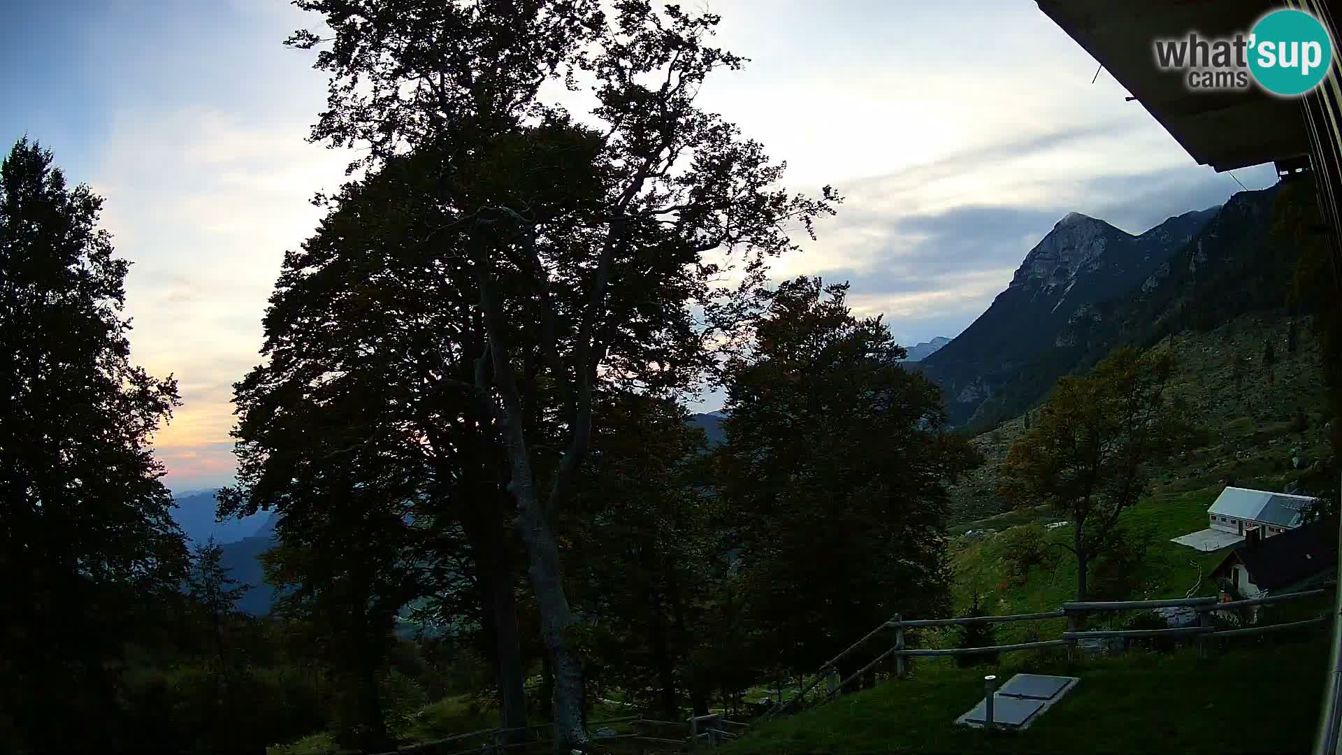 Planina Razor Bergütte Webcam (1315) | Blick auf Tolminski Migovec
