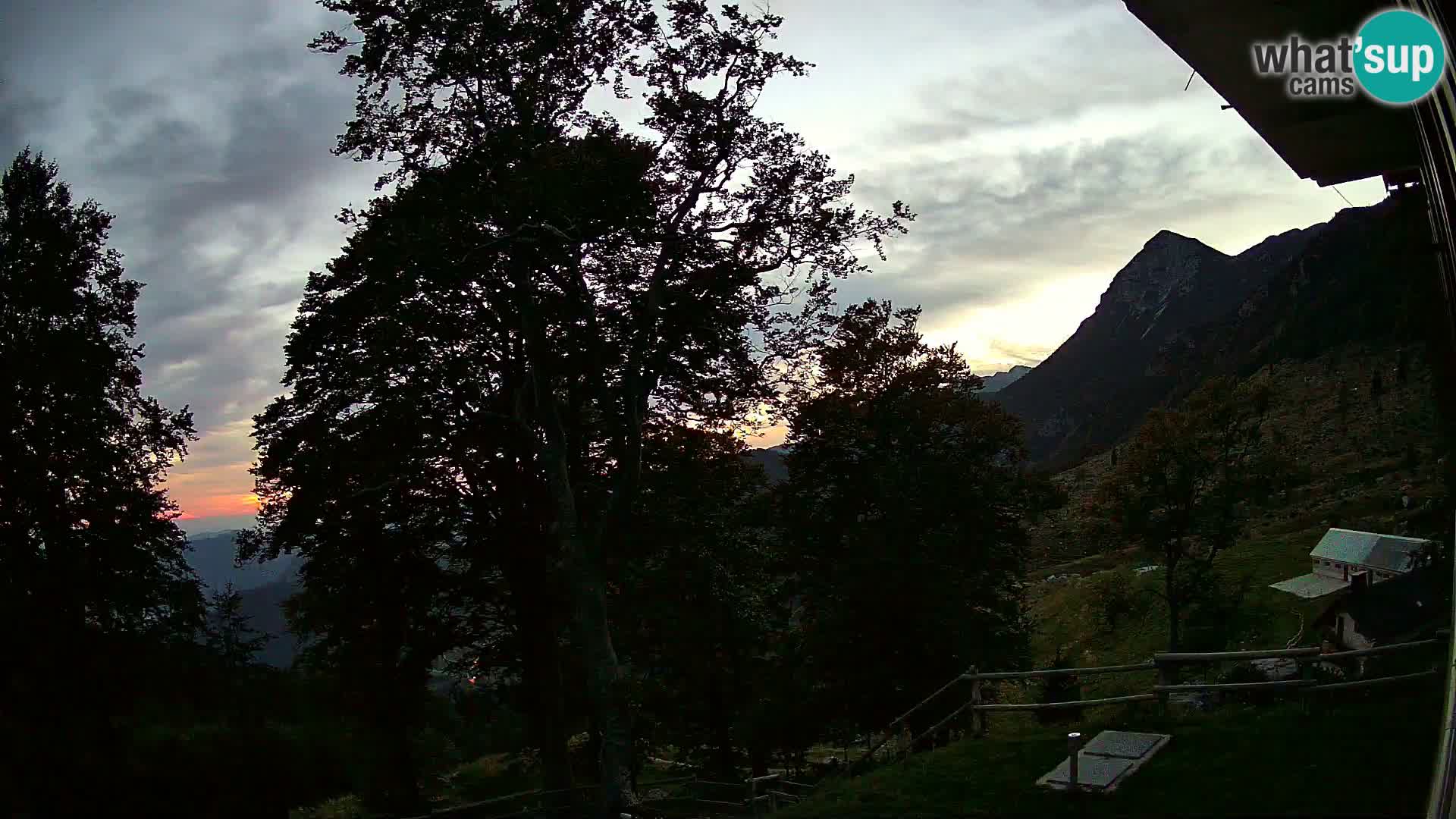 Refuge de la montagne Planina Razor caméra en direct (1315) | vue sur Tolminski Migovec