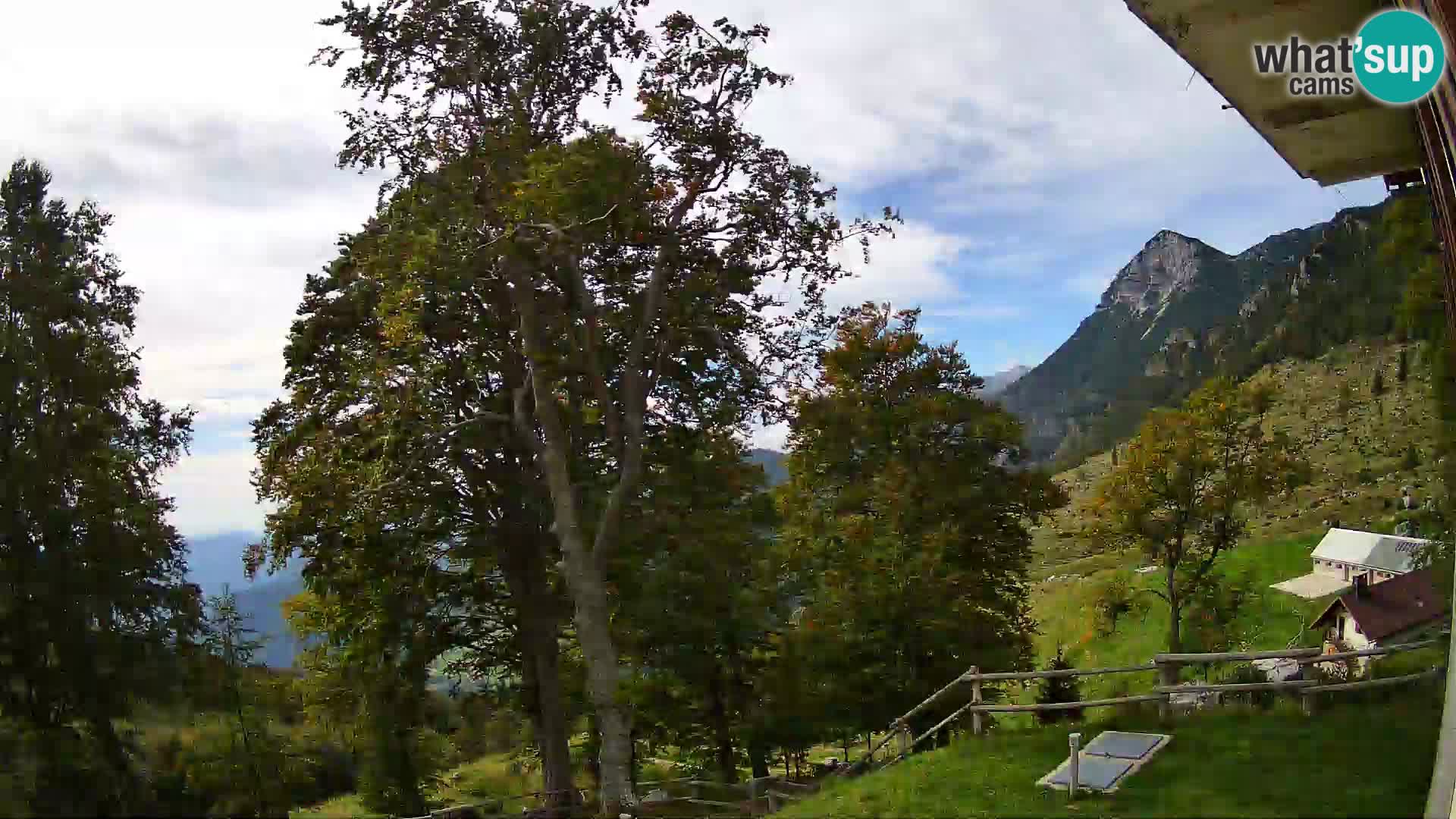 Planina Razor Bergütte Webcam (1315) | Blick auf Tolminski Migovec