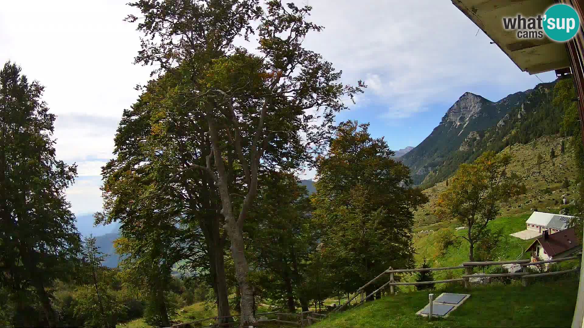 Planina Razor Bergütte Webcam (1315) | Blick auf Tolminski Migovec
