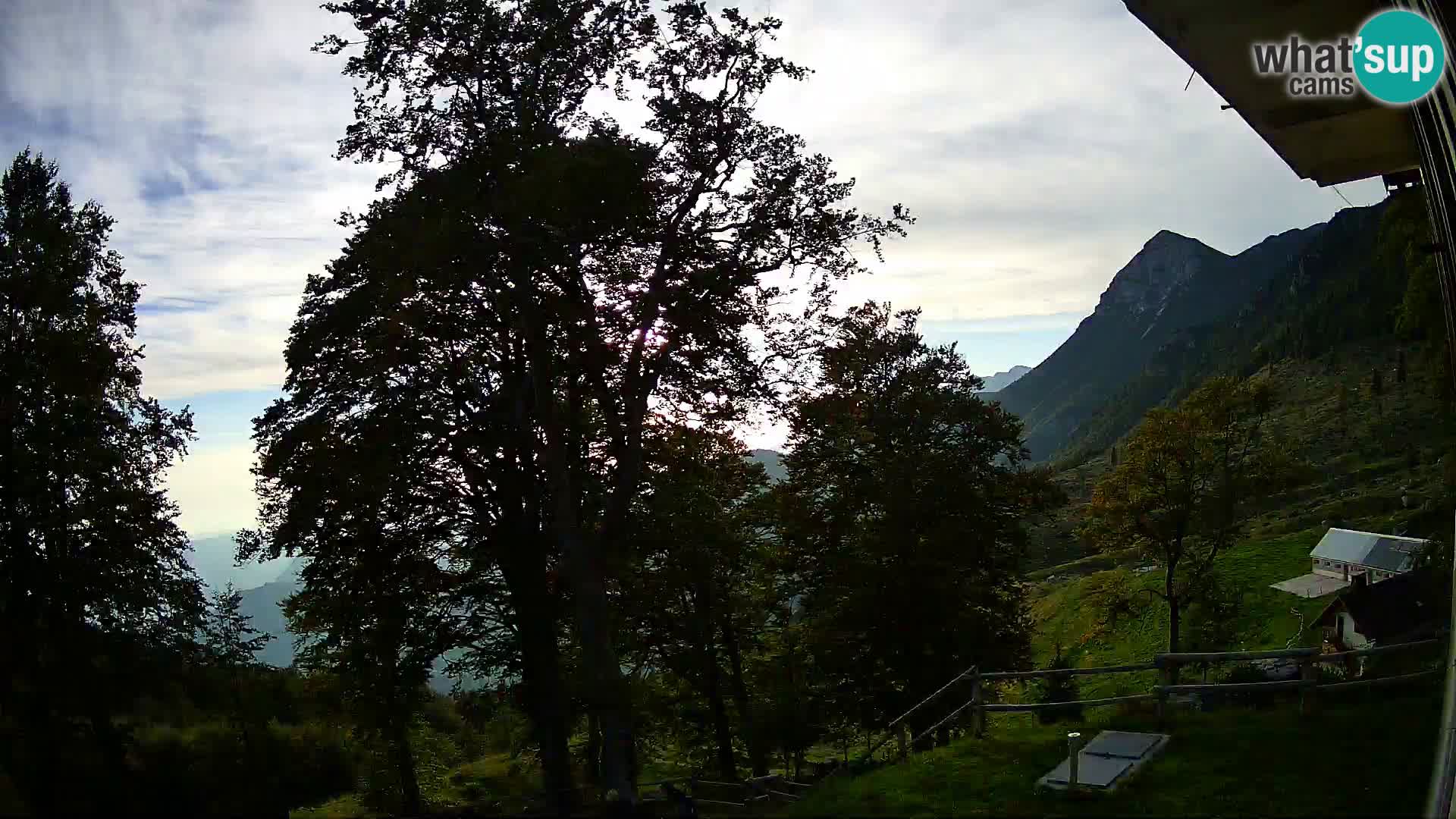 Refuge de la montagne Planina Razor caméra en direct (1315) | vue sur Tolminski Migovec