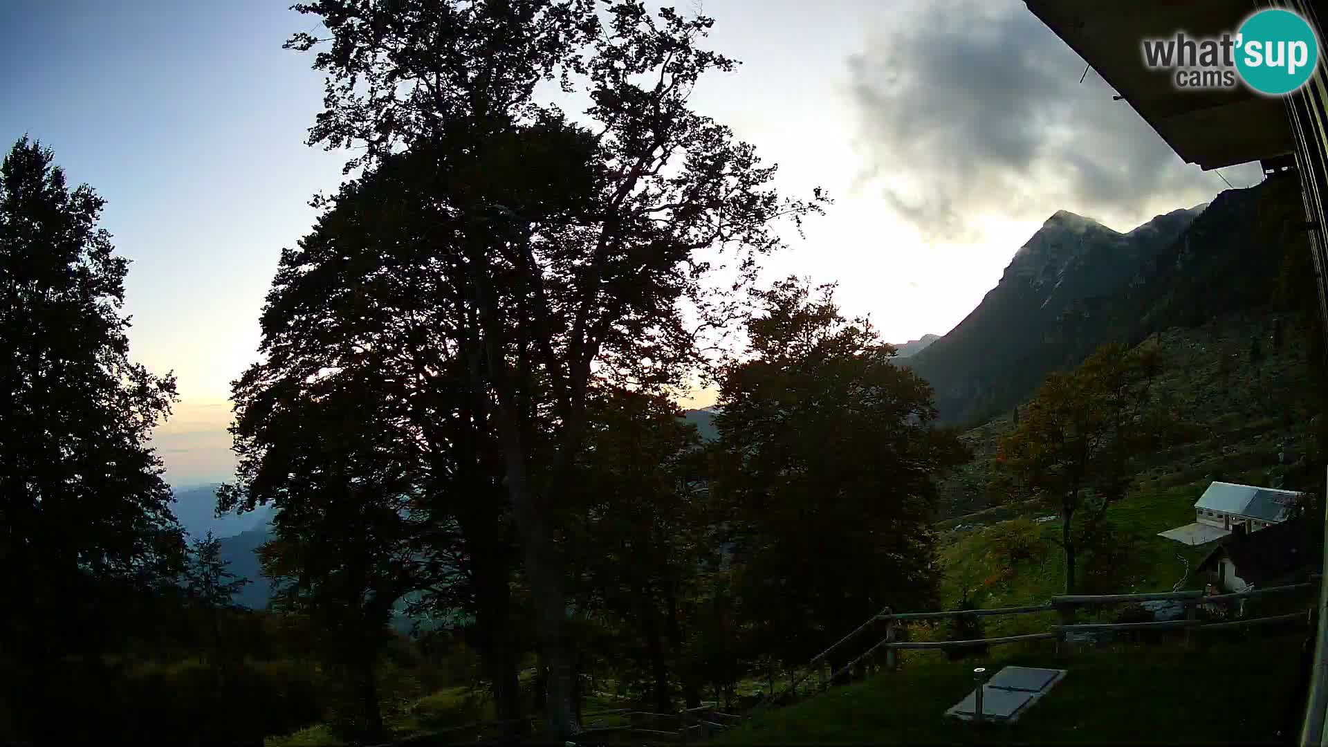 Planina Razor Mountain Hut live cam (1315) | view to Tolminski Migovec