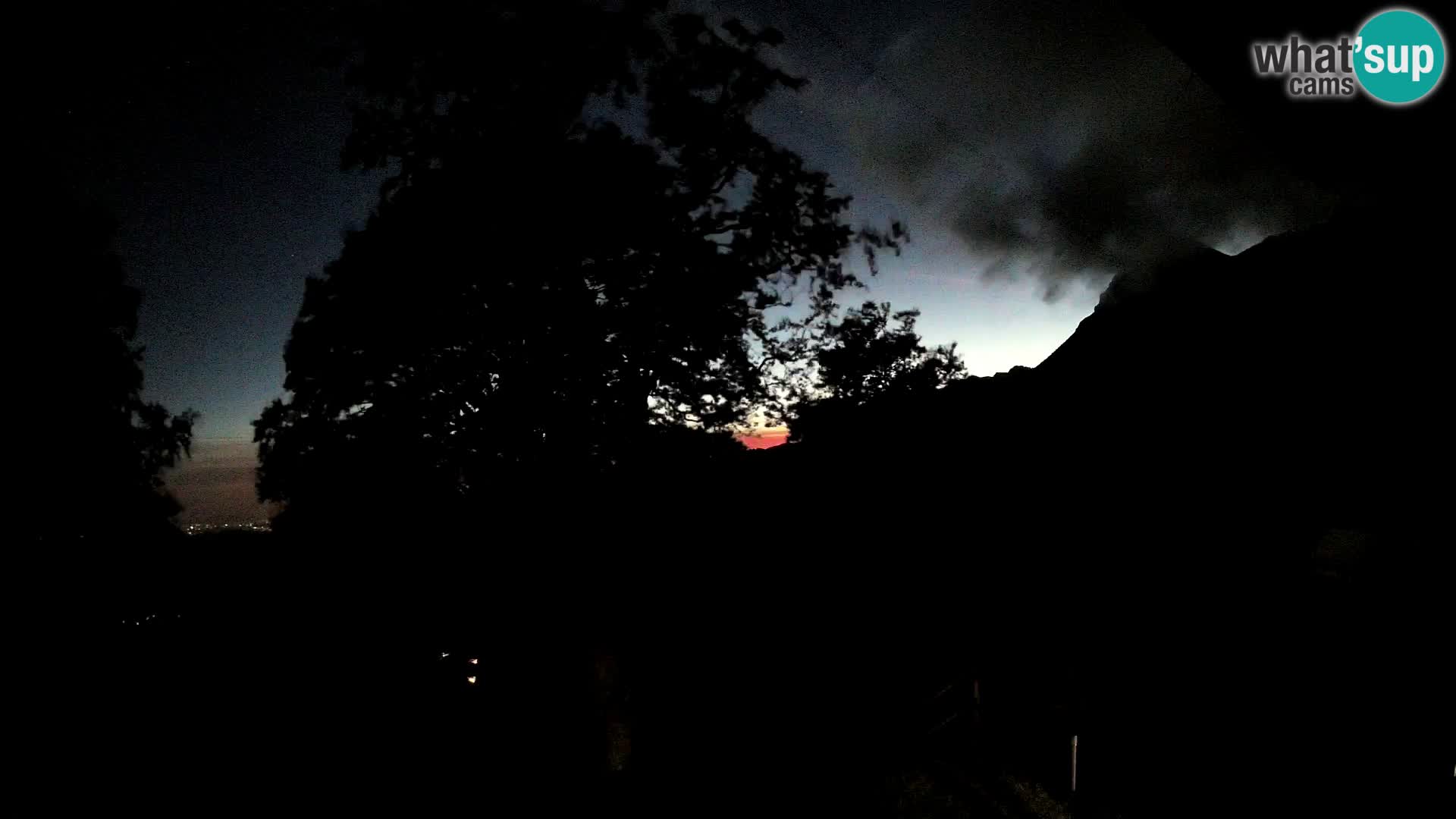 Planina Razor Mountain Hut live cam (1315) | view to Tolminski Migovec