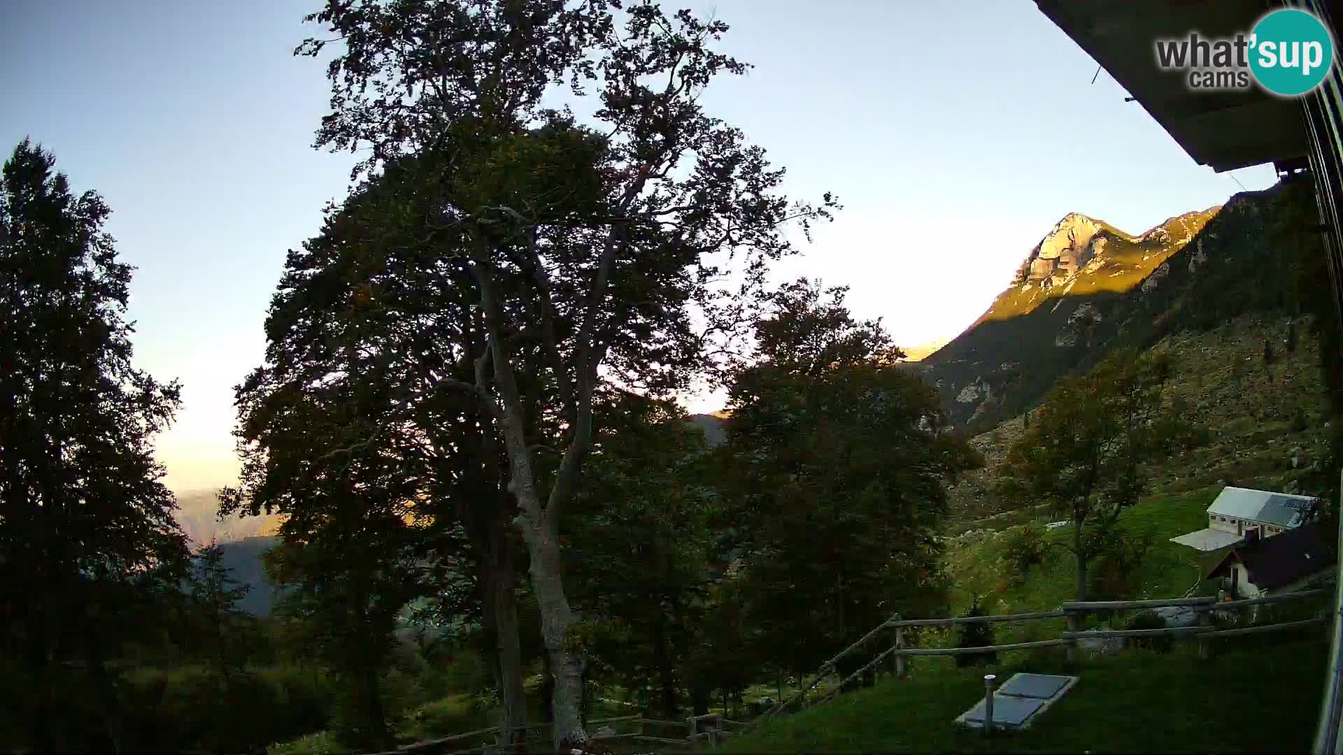 Planina Razor Mountain Hut live cam (1315) | view to Tolminski Migovec