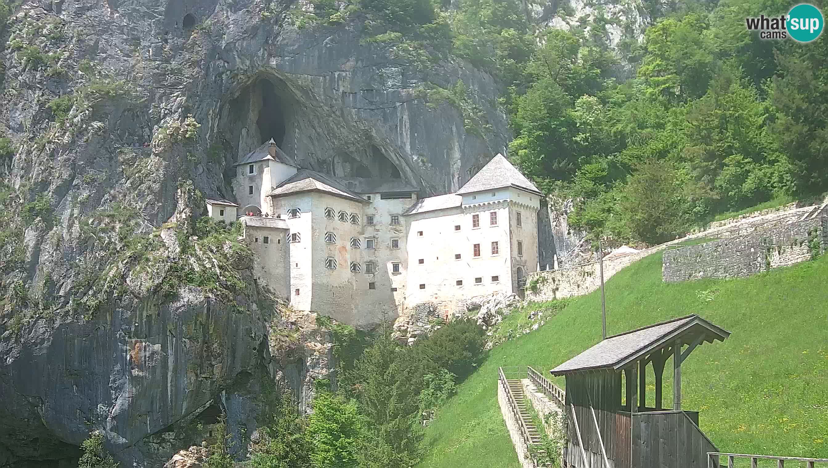 Spletna kamera Predjamski grad – Grad Predjama – Postojna