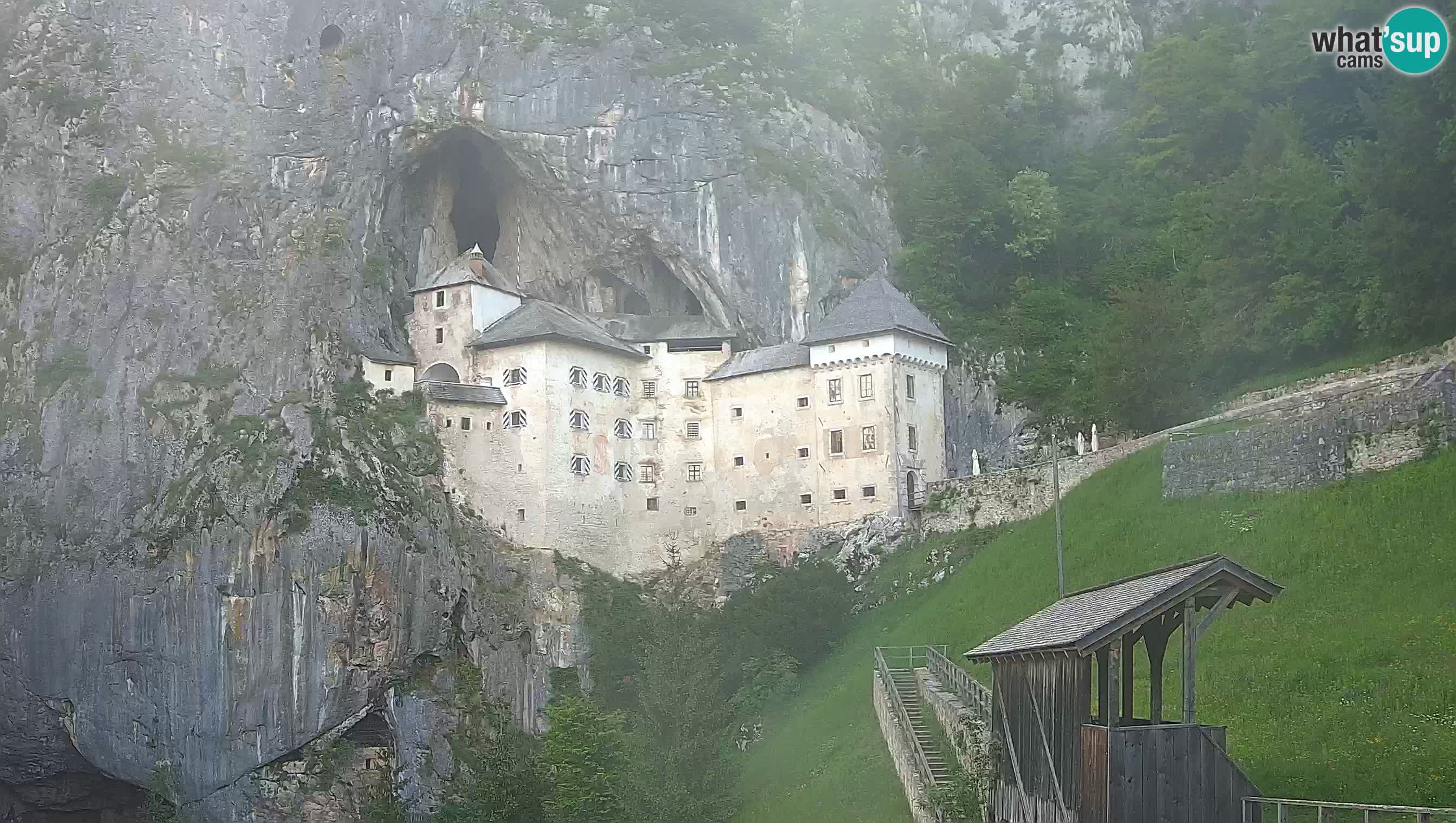 Spletna kamera Predjamski grad – Grad Predjama – Postojna