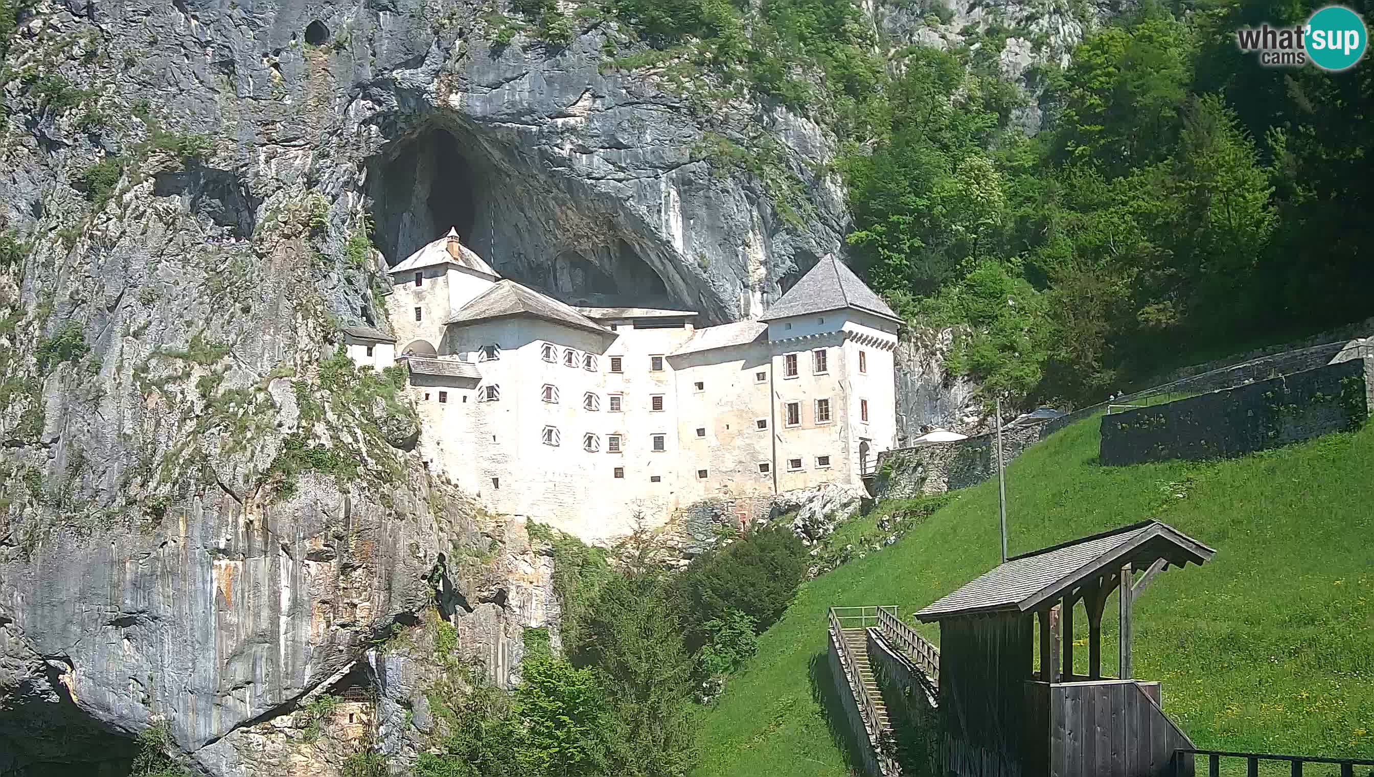 Spletna kamera Predjamski grad – Grad Predjama – Postojna