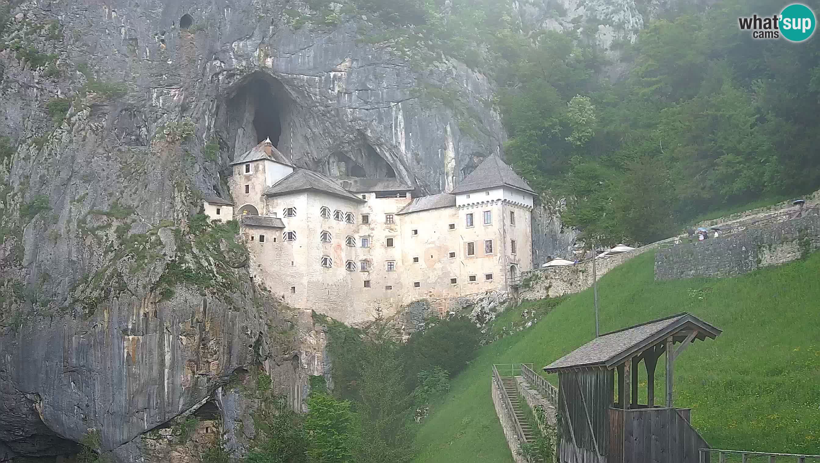 Spletna kamera Predjamski grad – Grad Predjama – Postojna