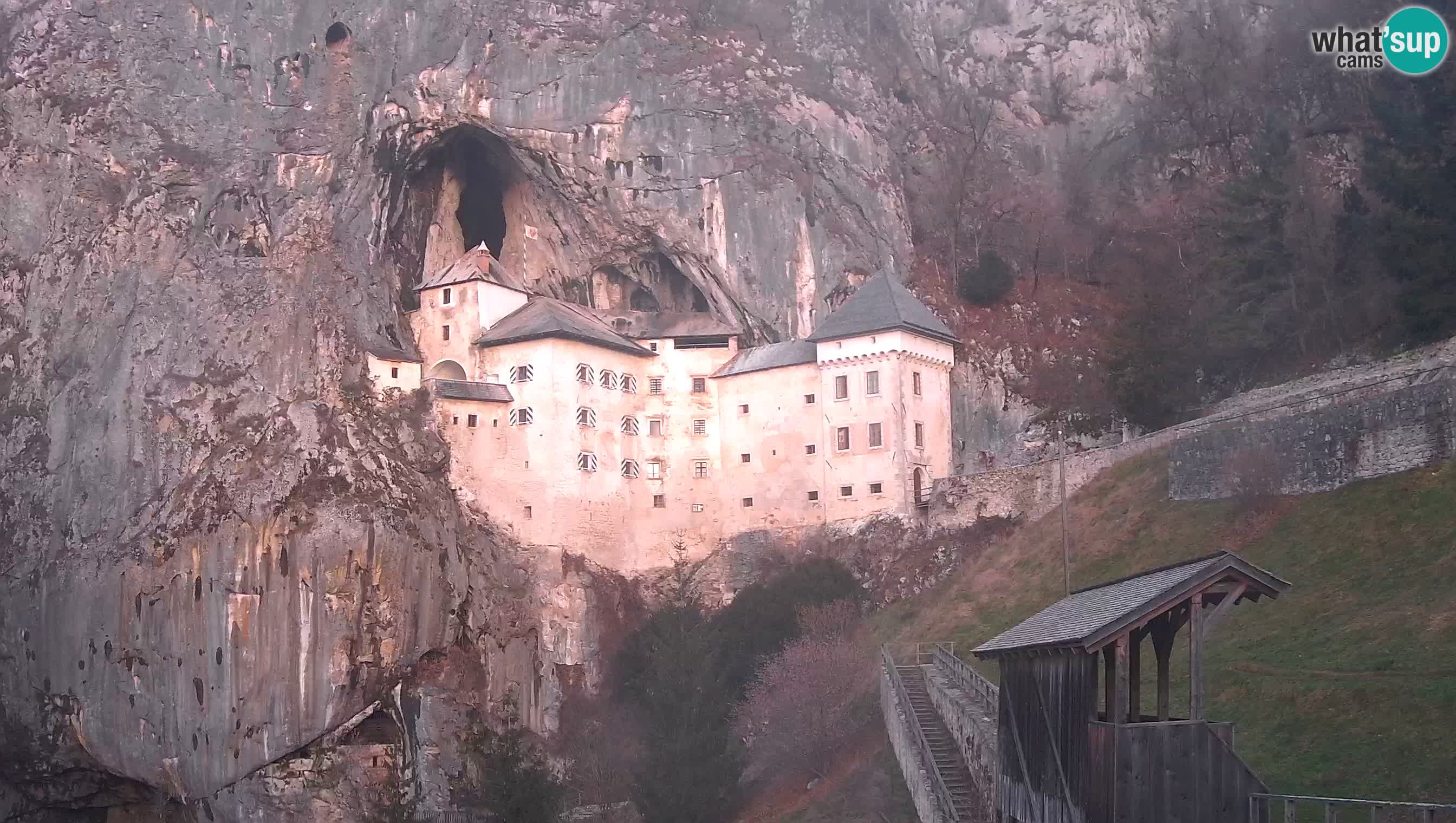 Live Webcam Höhlenburg Predjama – Postojna – Slowenien