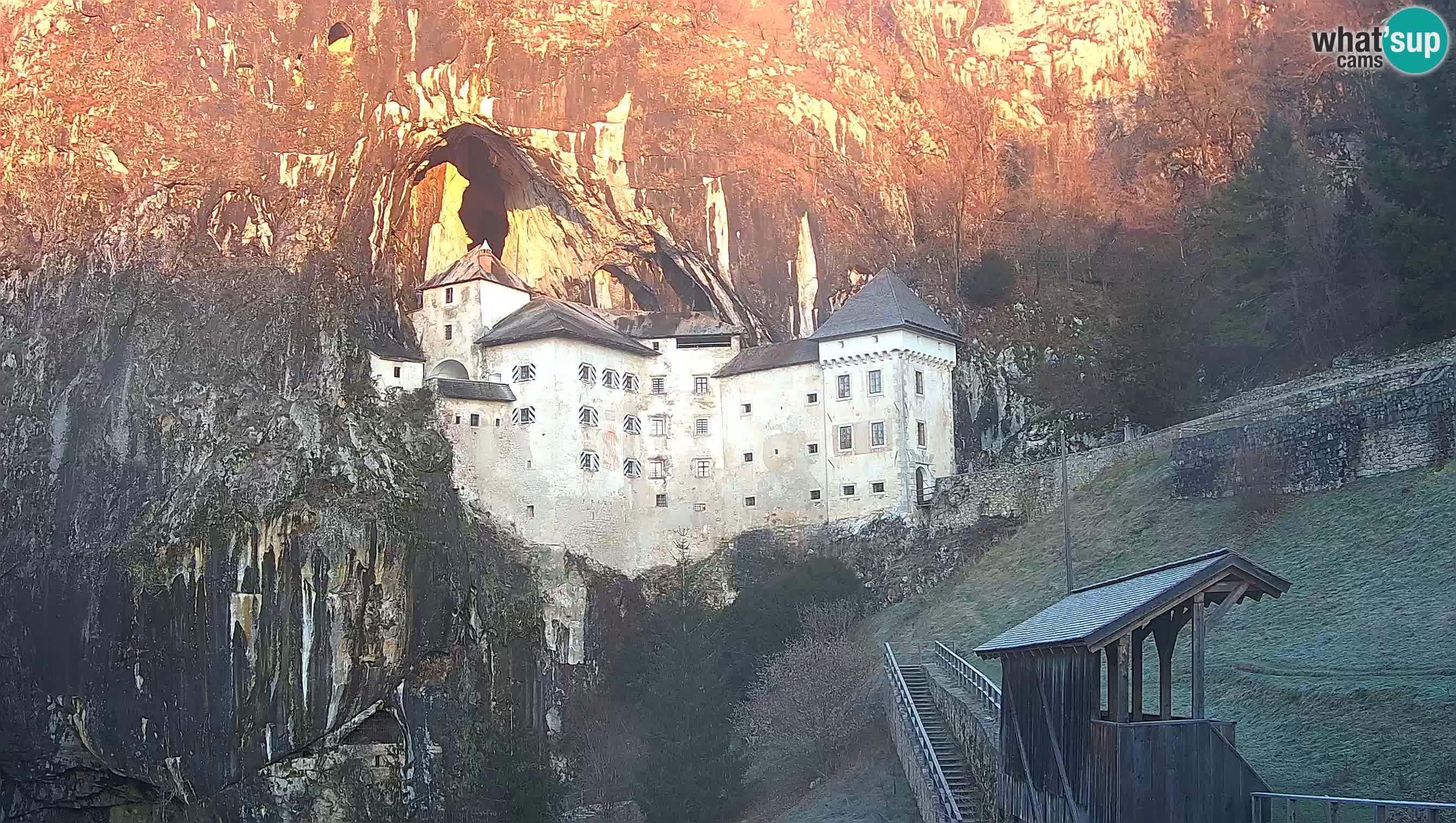 Live Webcam Grad Predjama – Château de Predjama – Postojna – Slovénie