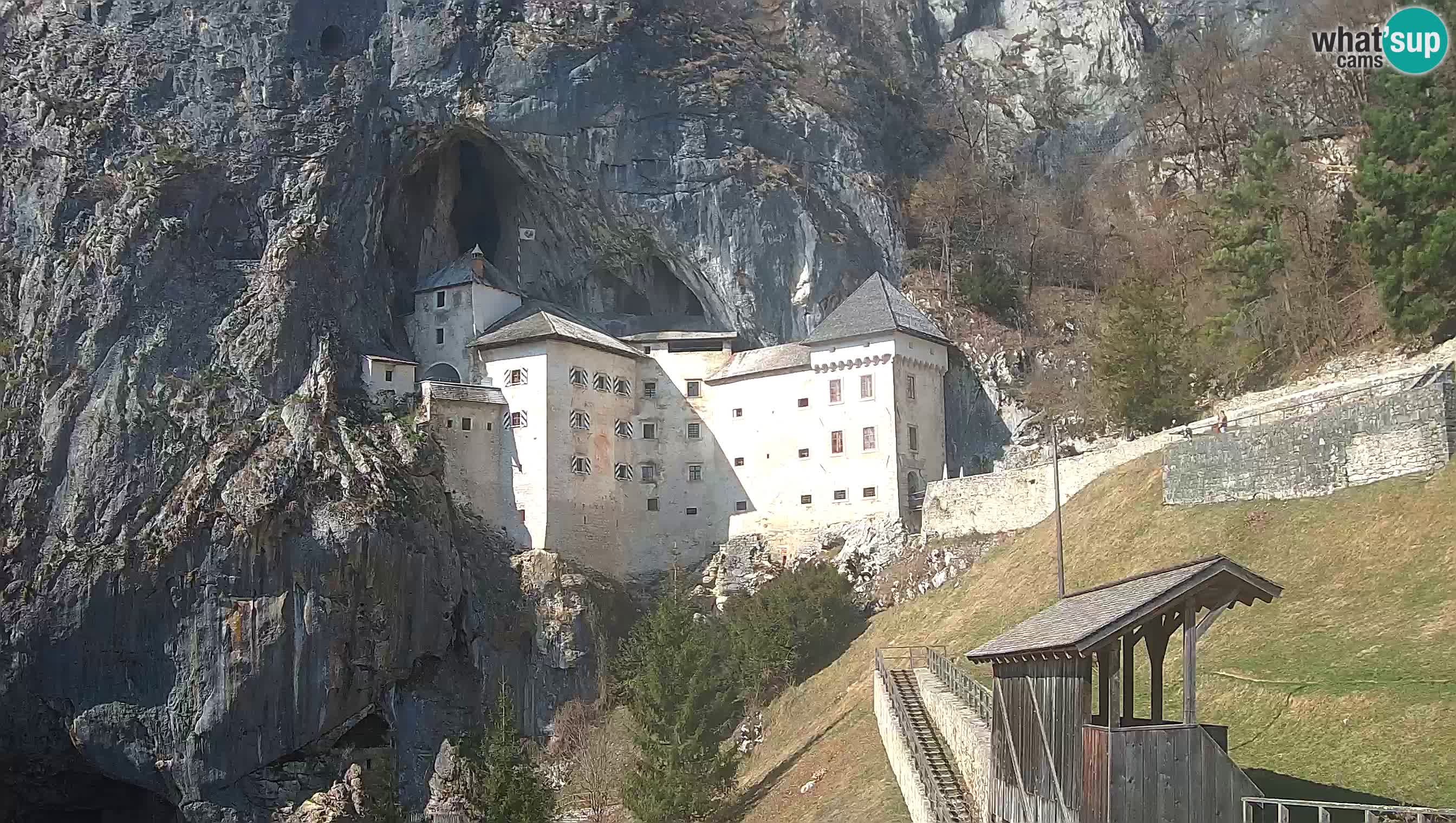 Live Webcam Grad Predjama – Château de Predjama – Postojna – Slovénie