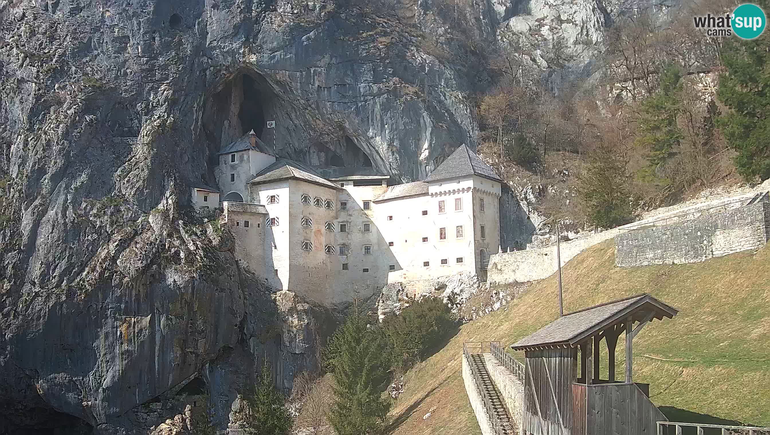 Live Webcam Grad Predjama – Château de Predjama – Postojna – Slovénie