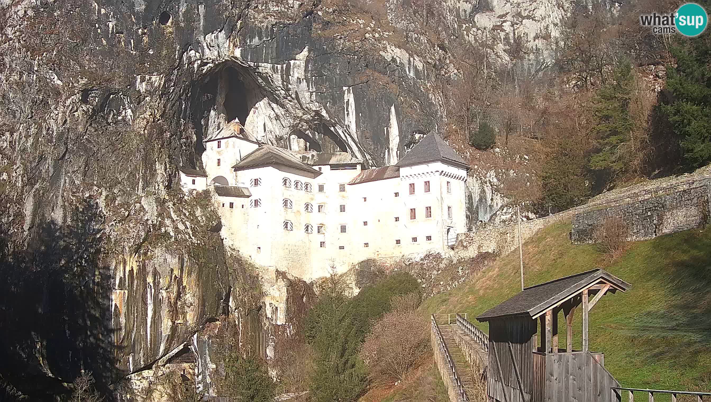 Live Webcam Grad Predjama – Château de Predjama – Postojna – Slovénie