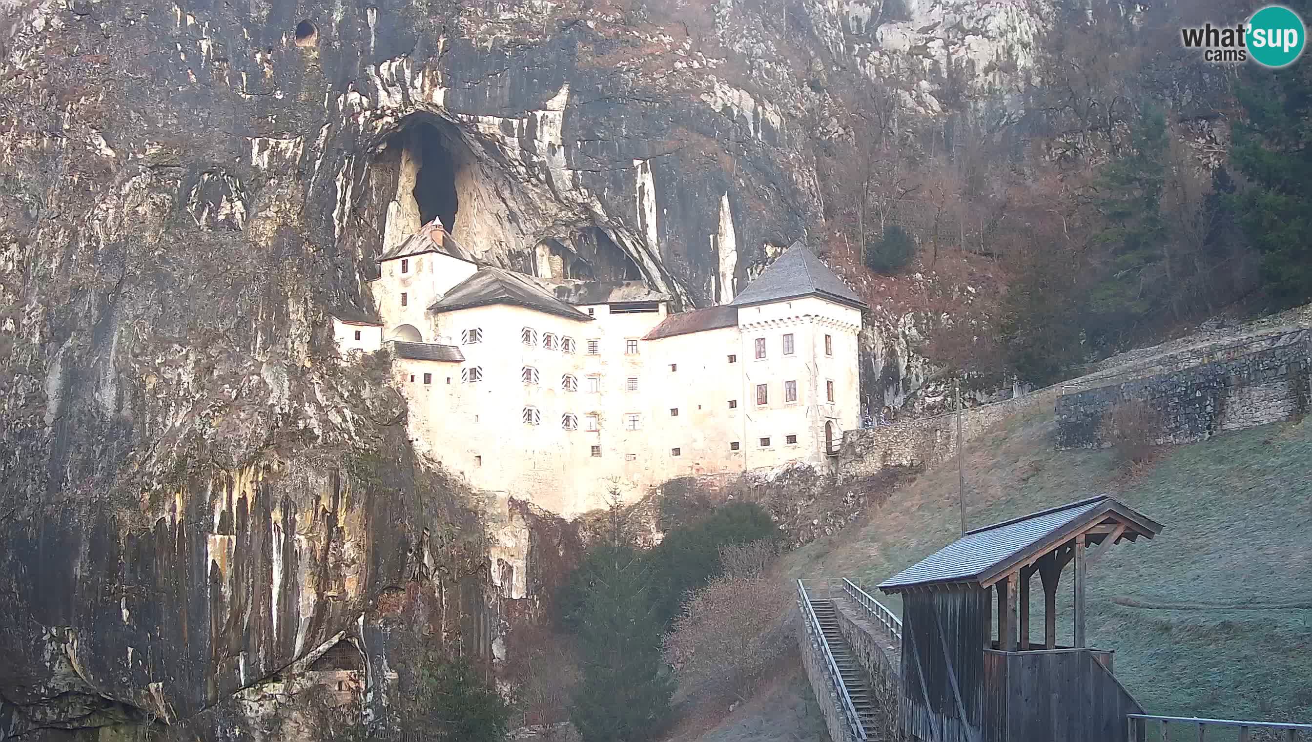 Live Webcam Grad Predjama – Château de Predjama – Postojna – Slovénie