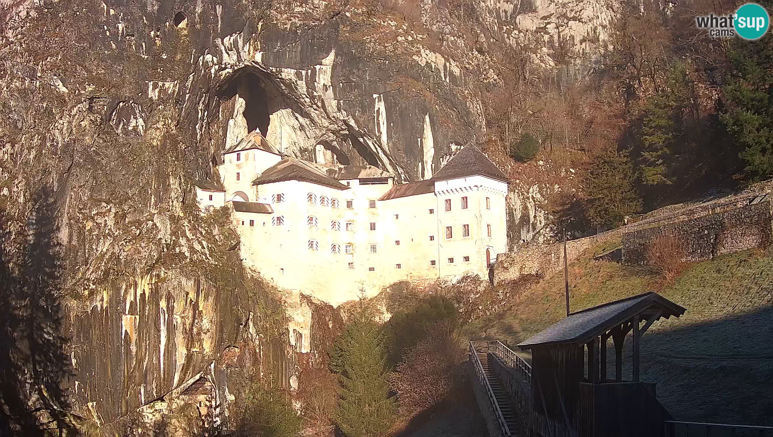 Live Webcam Grad Predjama – Château de Predjama – Postojna – Slovénie