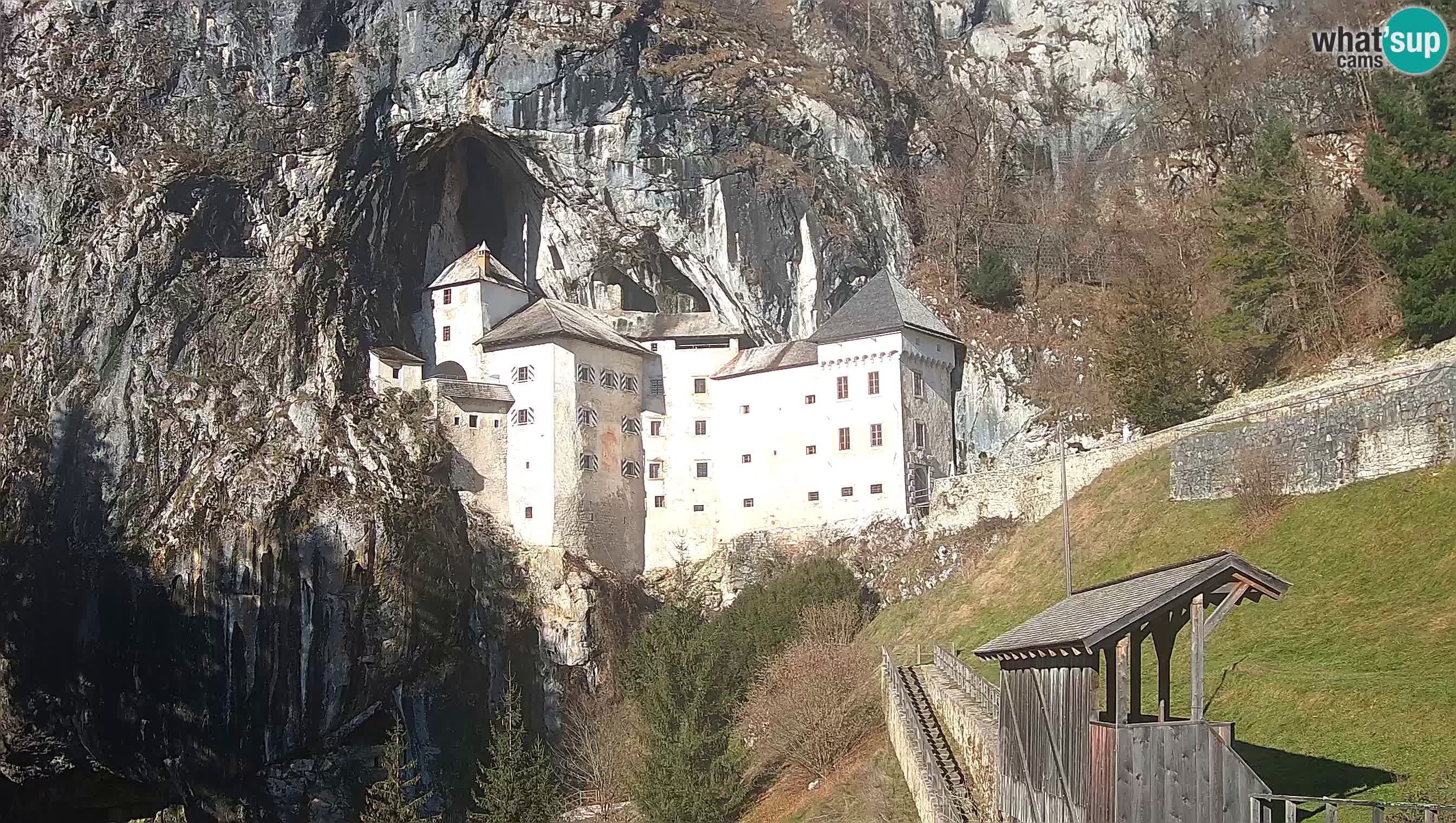 Live Webcam Grad Predjama – Château de Predjama – Postojna – Slovénie