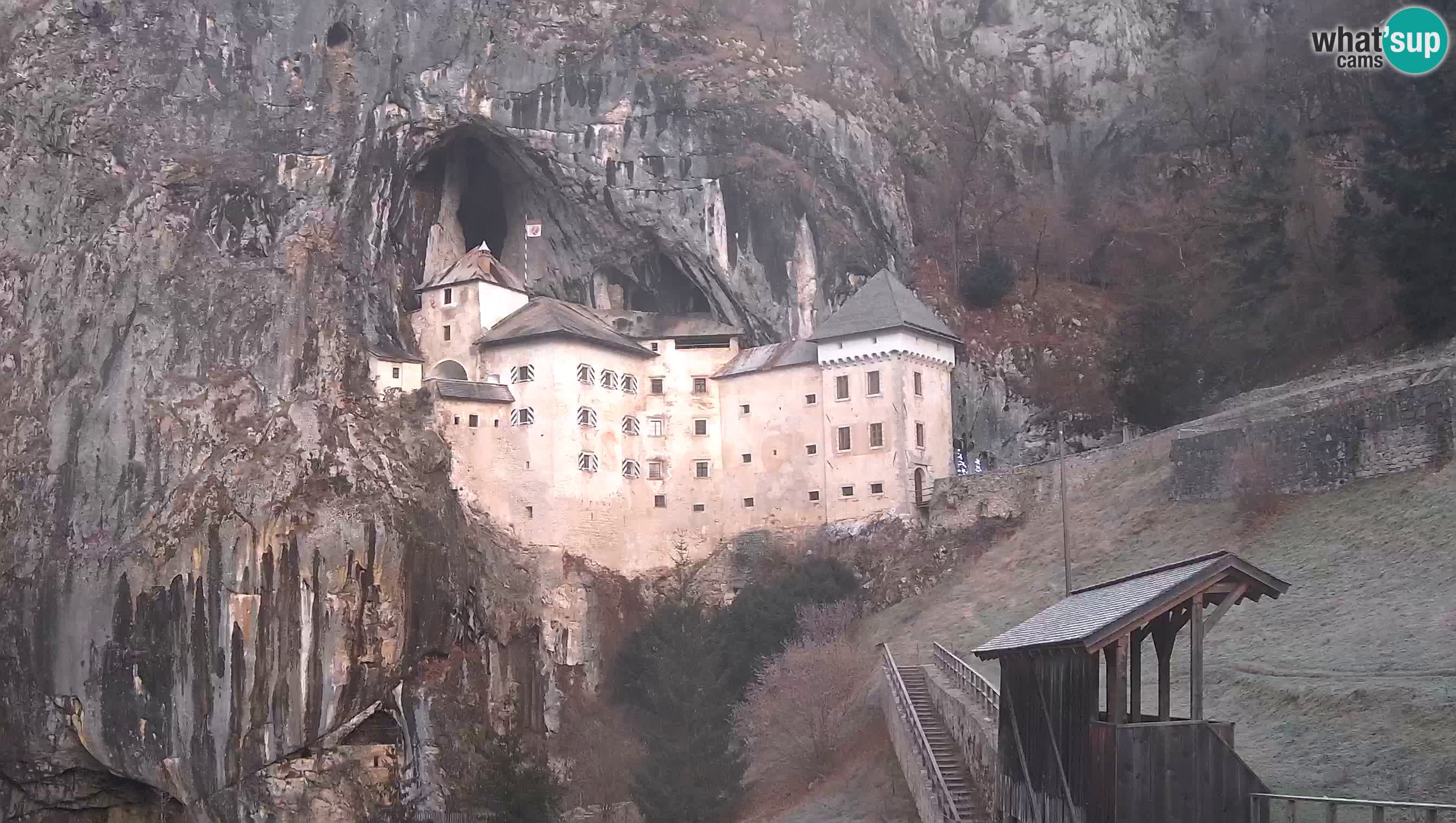 Live Webcam Grad Predjama – Château de Predjama – Postojna – Slovénie