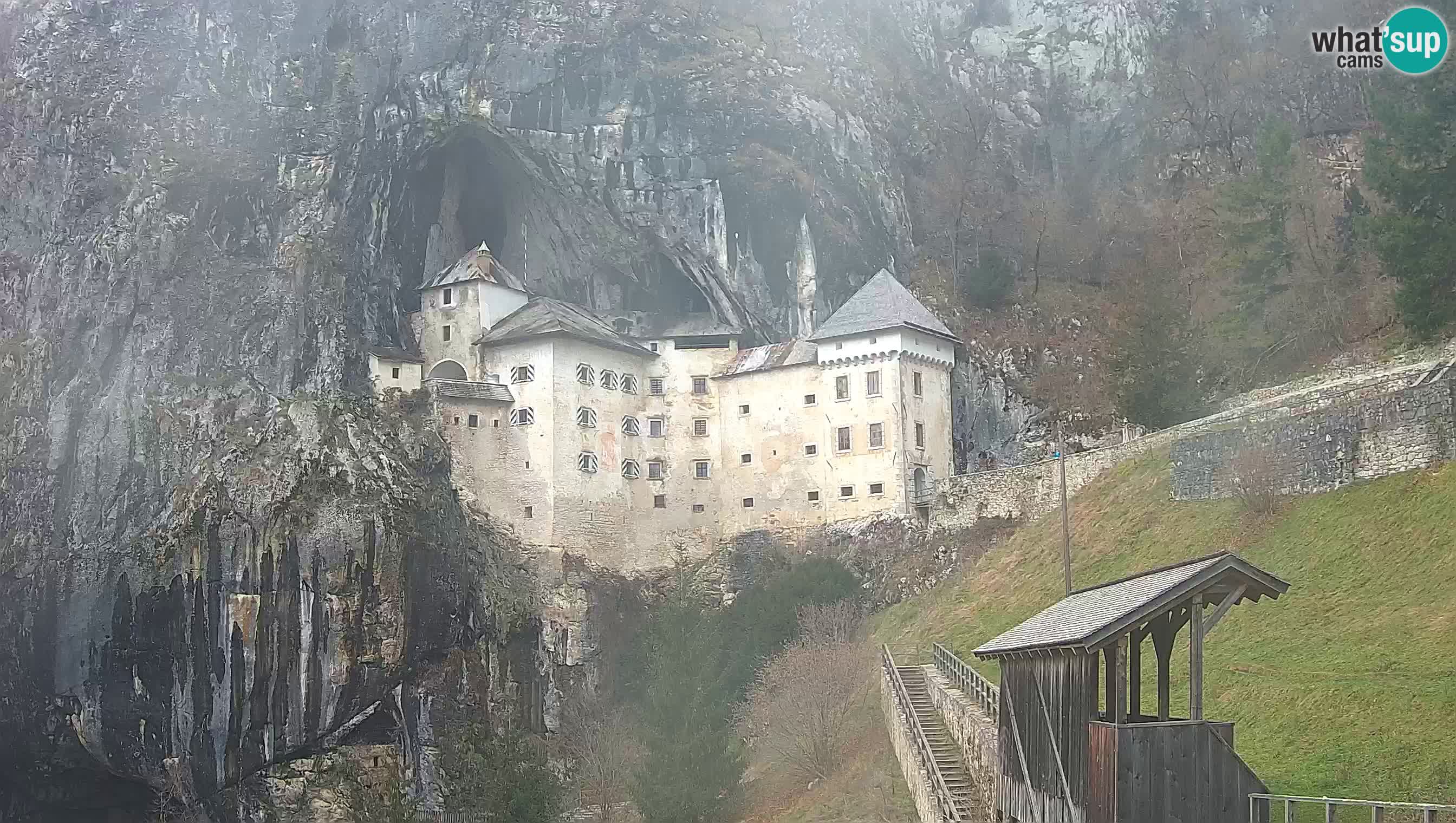 Live Webcam Grad Predjama – Château de Predjama – Postojna – Slovénie