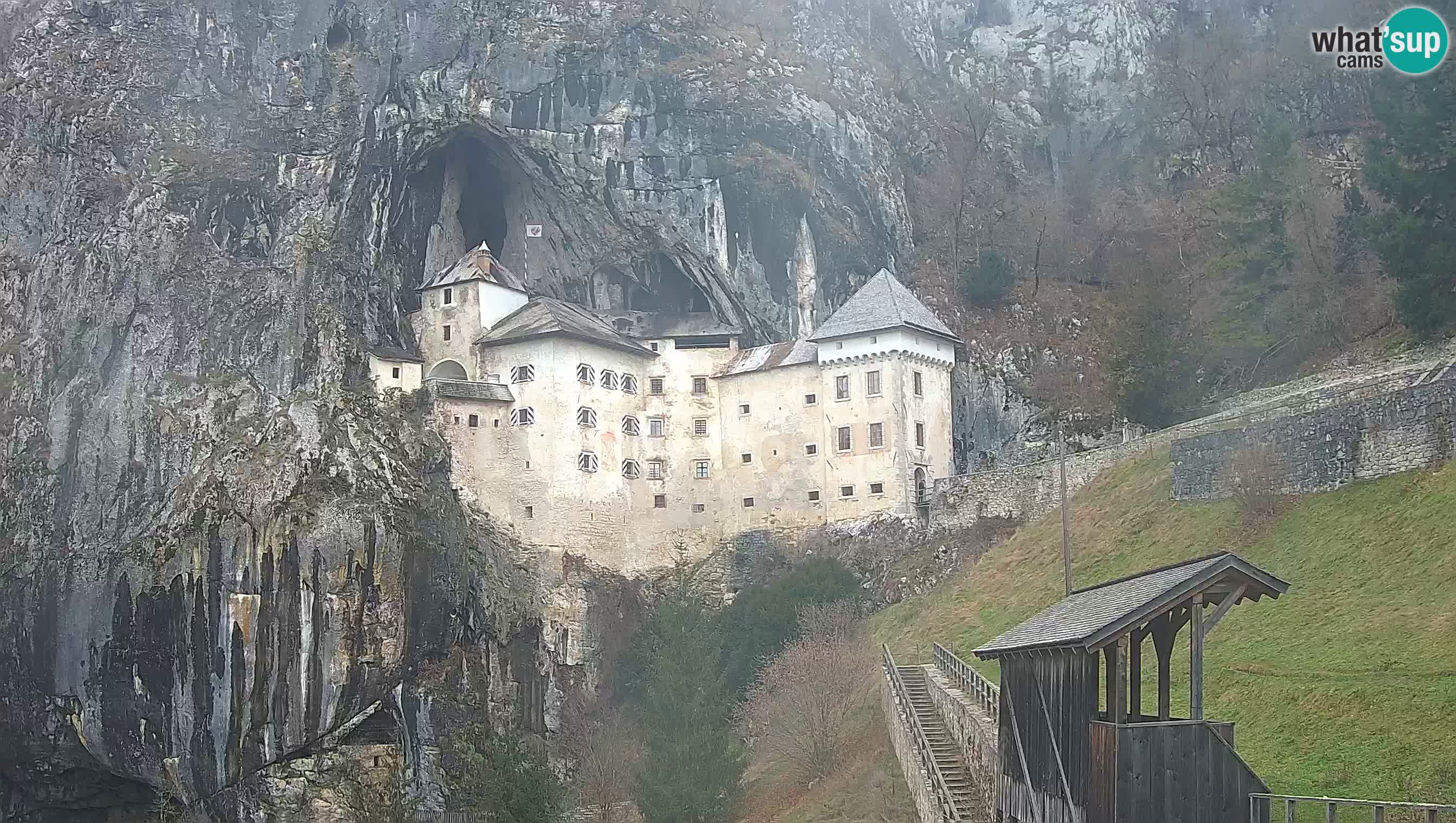 Live Webcam Grad Predjama – Château de Predjama – Postojna – Slovénie