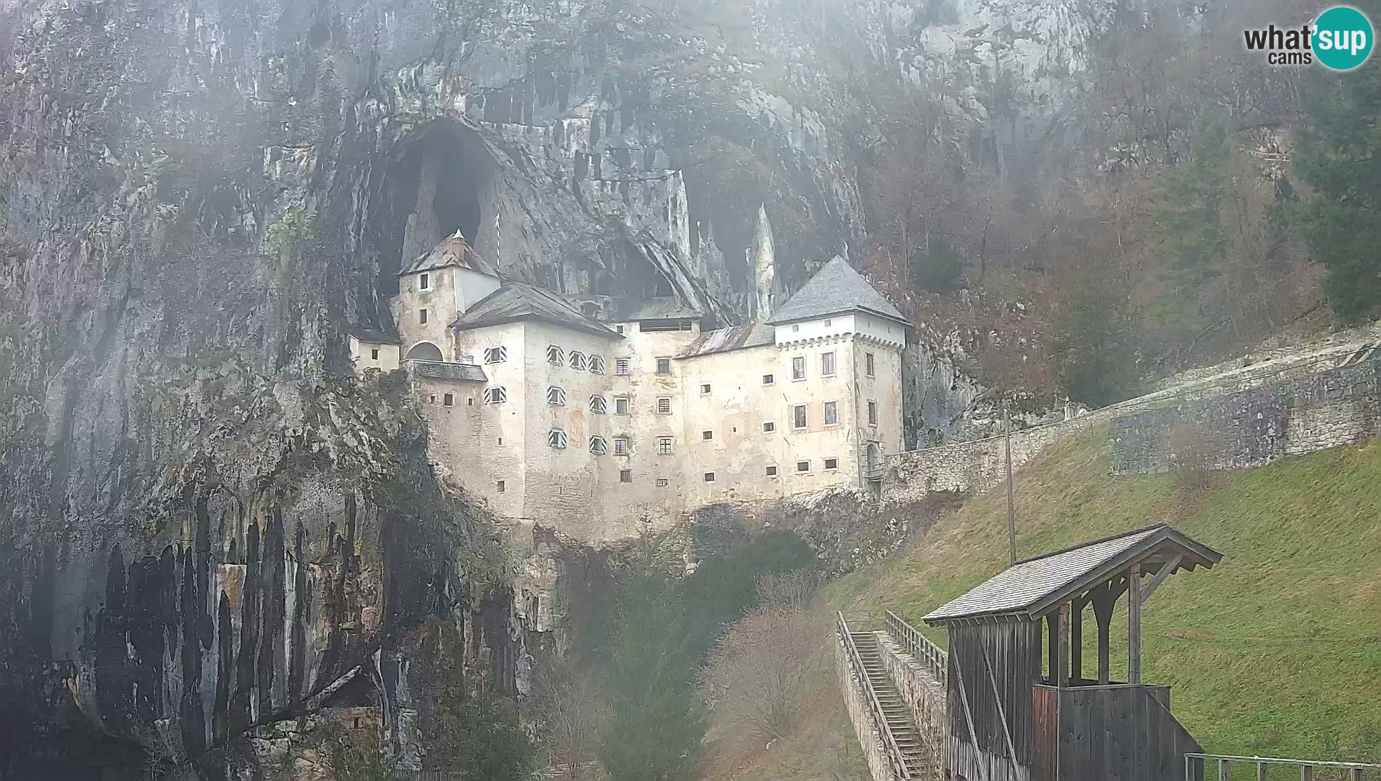 Live Webcam Grad Predjama – Château de Predjama – Postojna – Slovénie