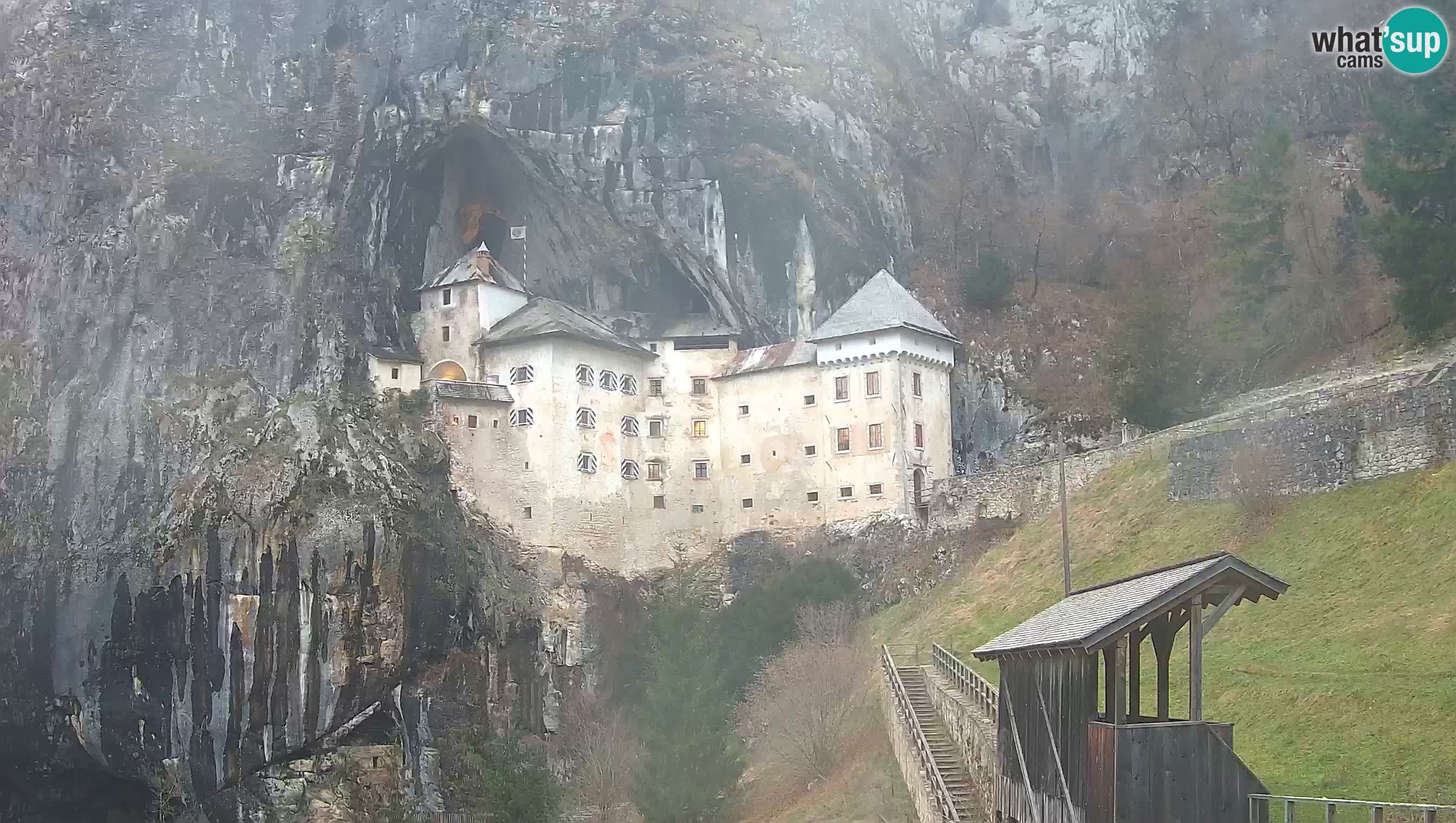 Live Webcam Grad Predjama – Château de Predjama – Postojna – Slovénie