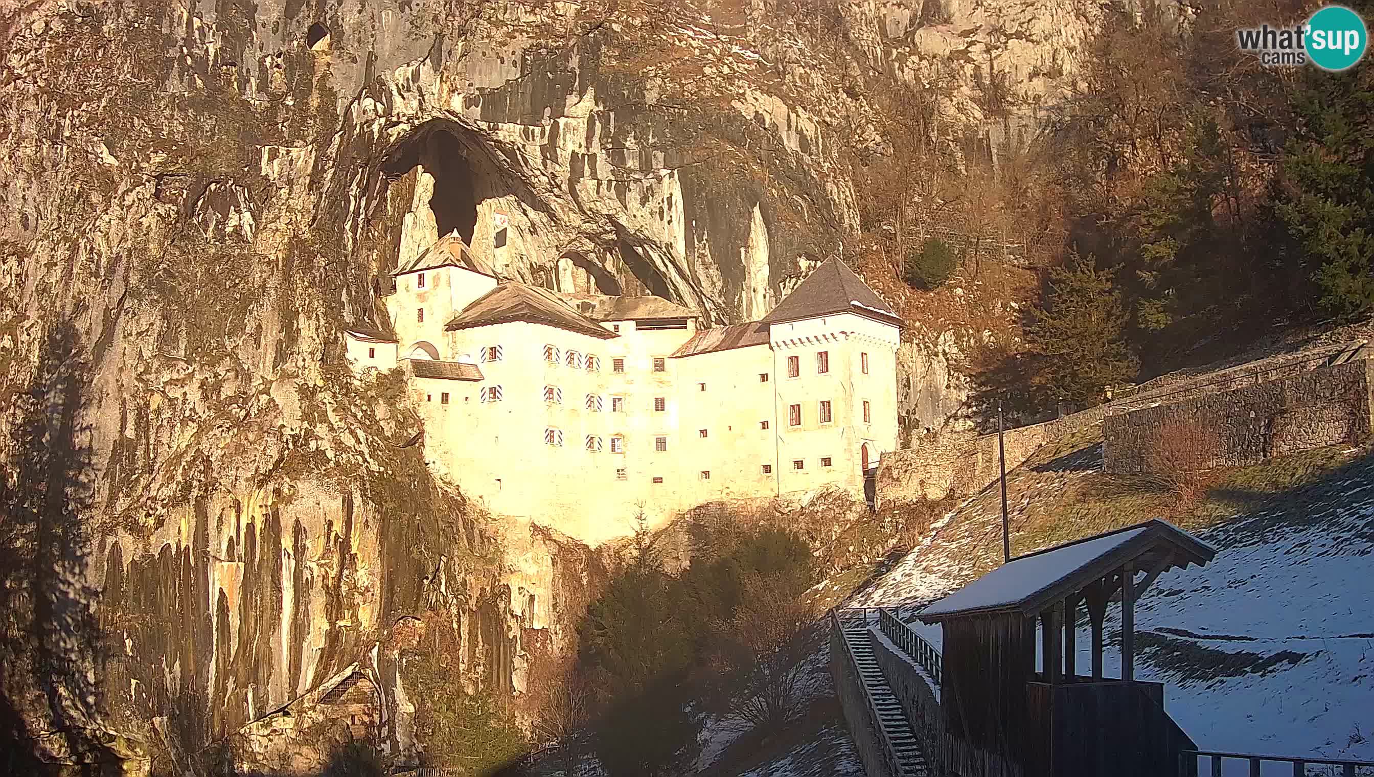 Live Webcam Grad Predjama – Château de Predjama – Postojna – Slovénie