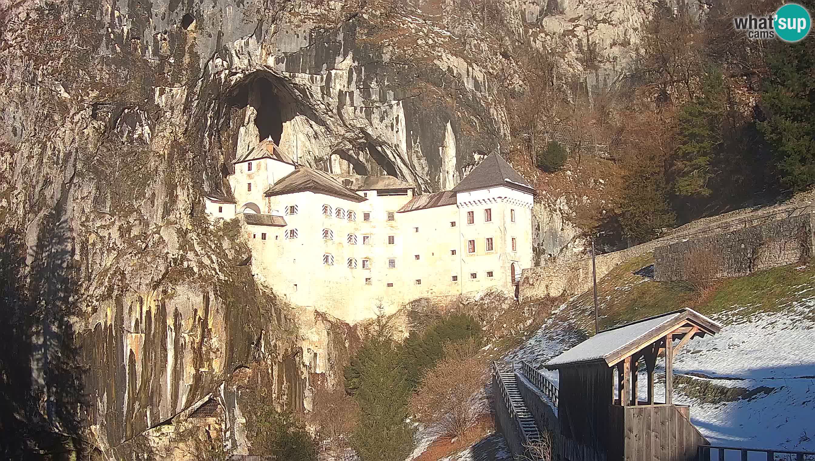 Live Webcam Grad Predjama – Château de Predjama – Postojna – Slovénie