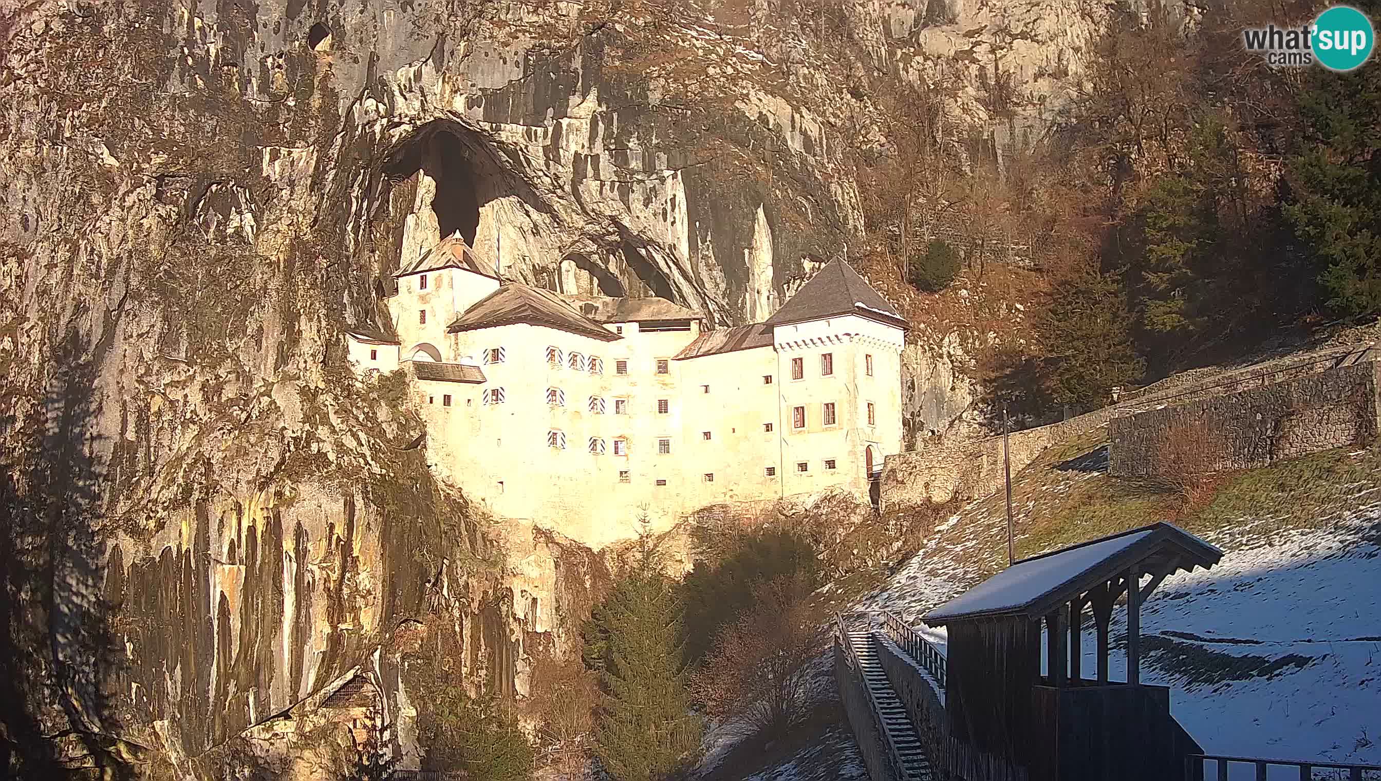 Live Webcam Grad Predjama – Château de Predjama – Postojna – Slovénie