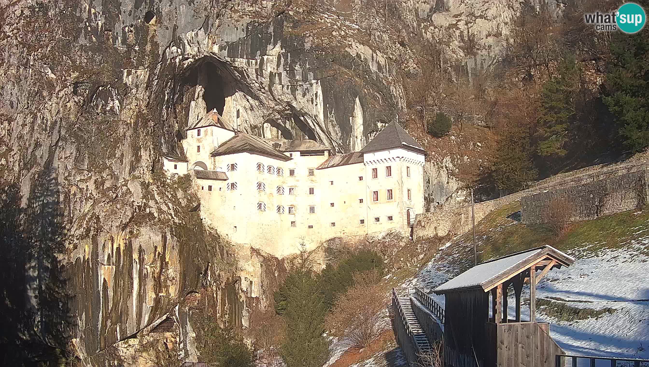 Live Webcam Grad Predjama – Château de Predjama – Postojna – Slovénie