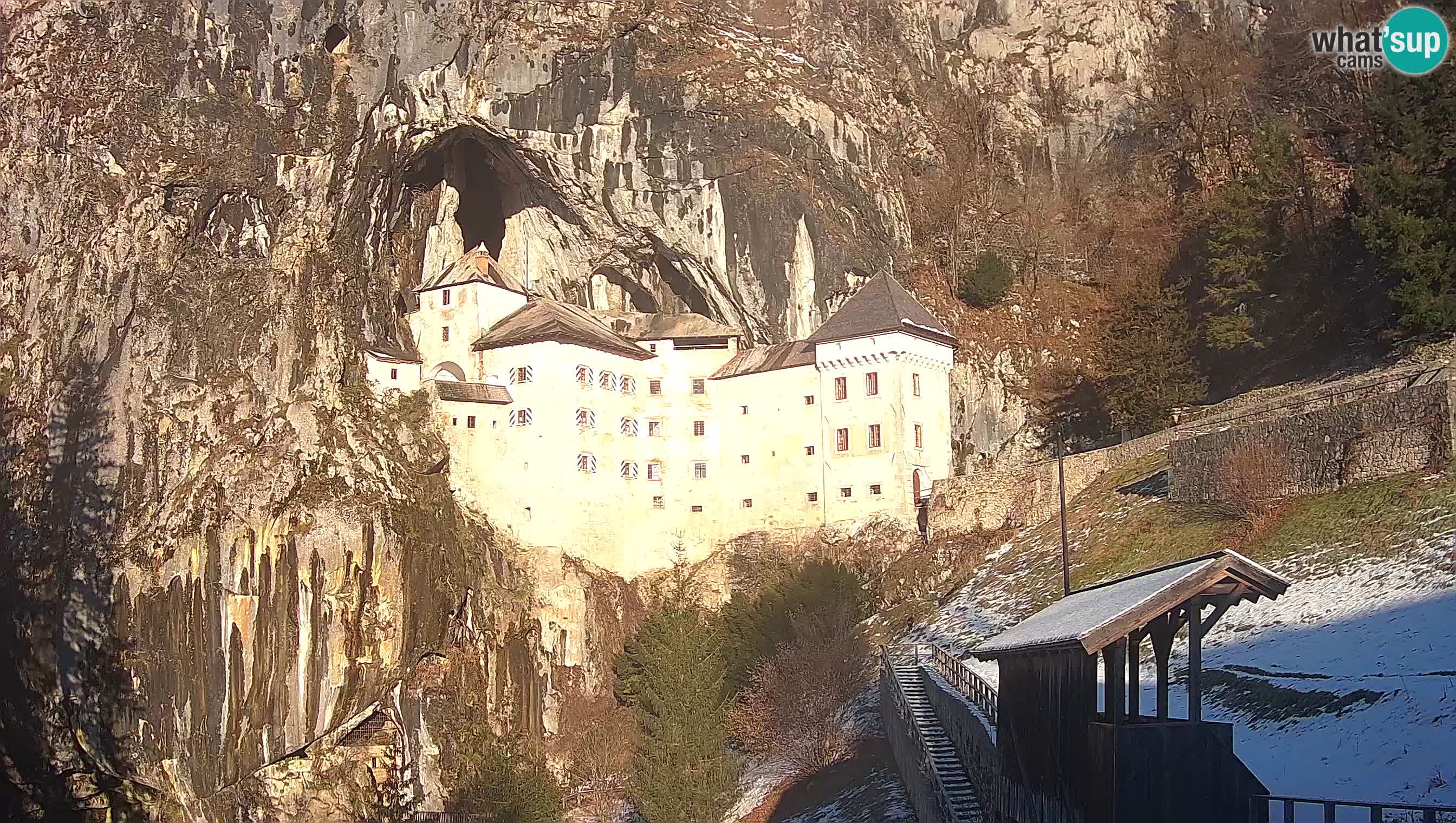 Live Webcam Grad Predjama – Château de Predjama – Postojna – Slovénie