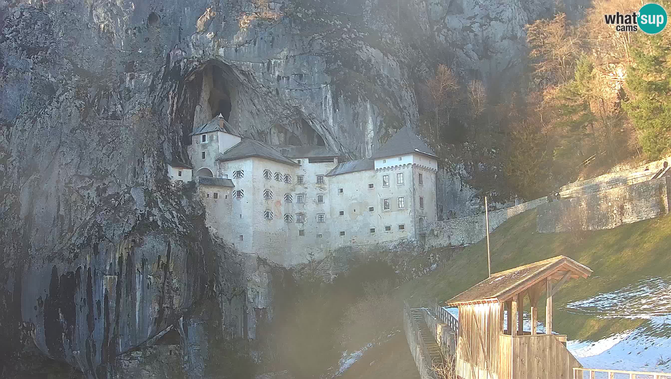 Live Webcam Grad Predjama – Château de Predjama – Postojna – Slovénie