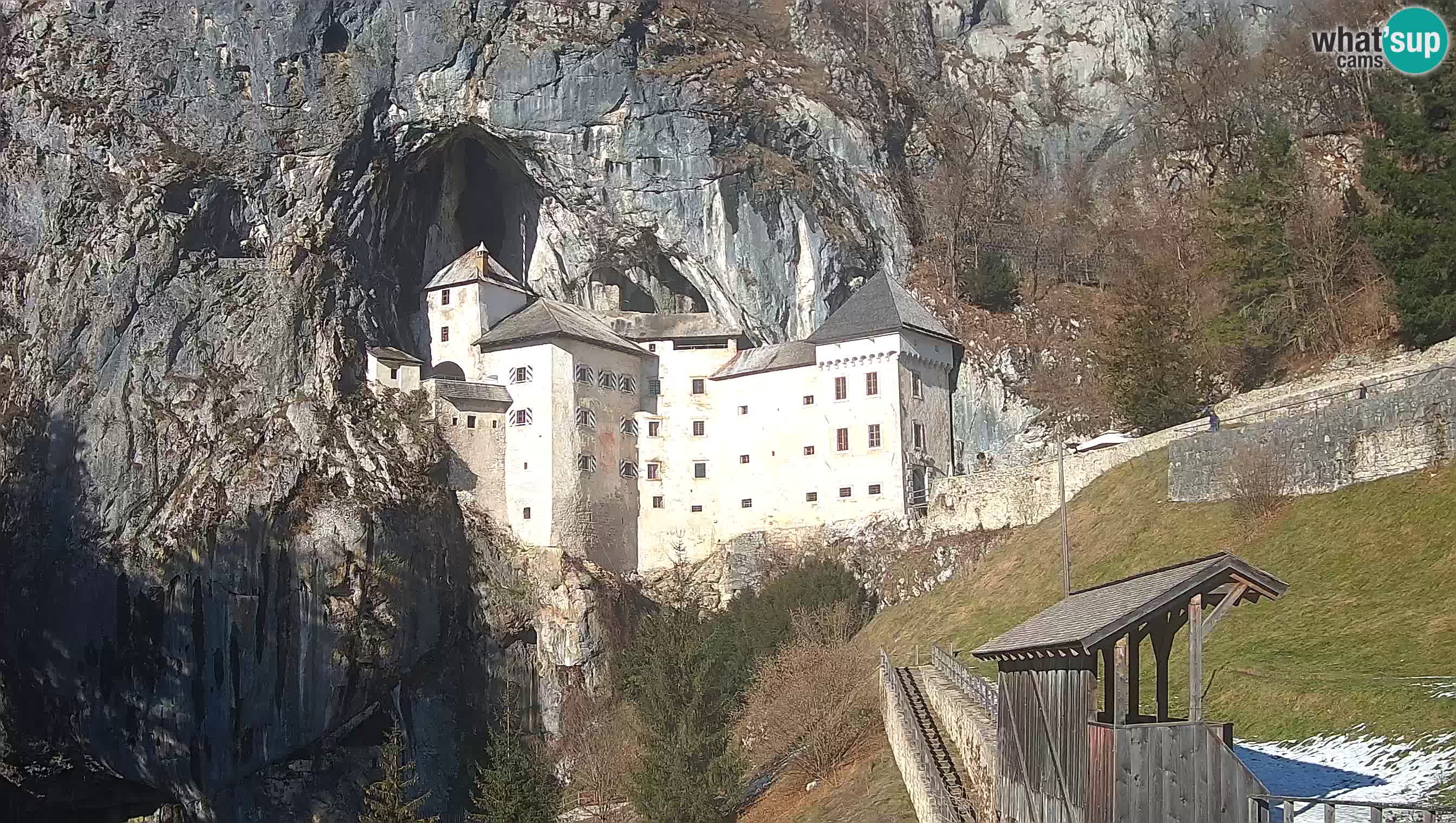 Live Webcam Grad Predjama – Château de Predjama – Postojna – Slovénie