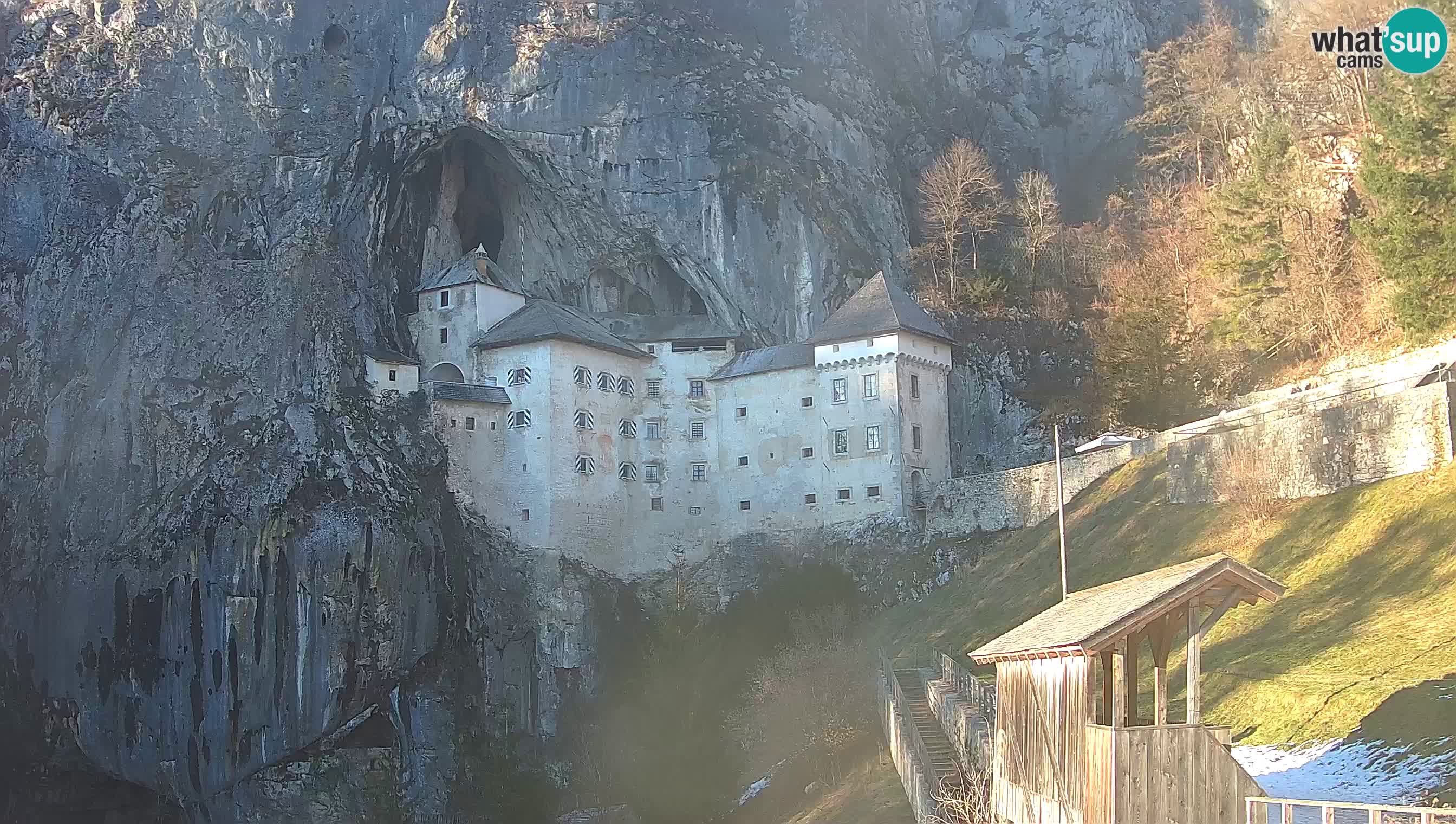 Live Webcam Grad Predjama – Château de Predjama – Postojna – Slovénie