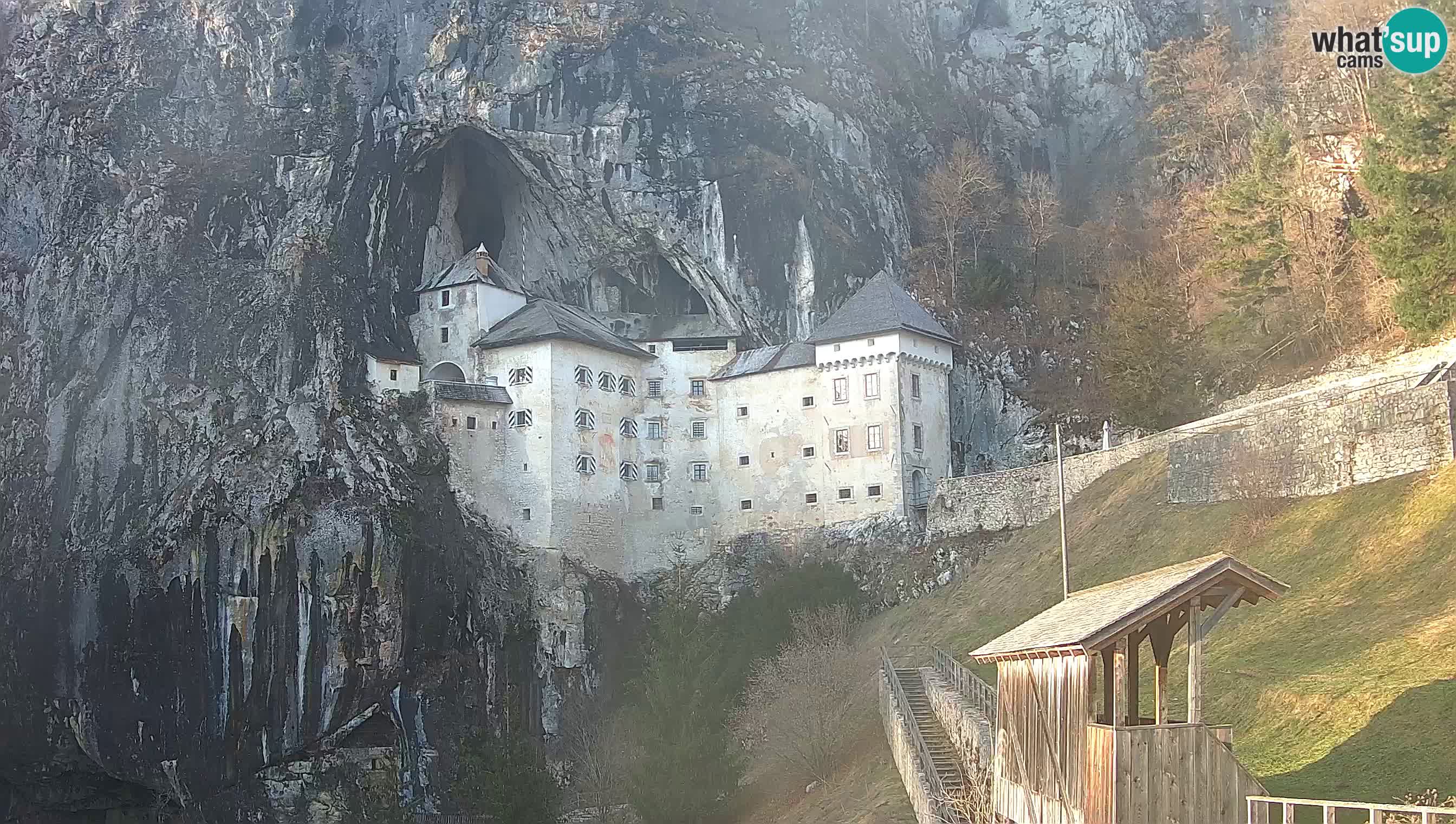 Live Webcam Grad Predjama – Château de Predjama – Postojna – Slovénie