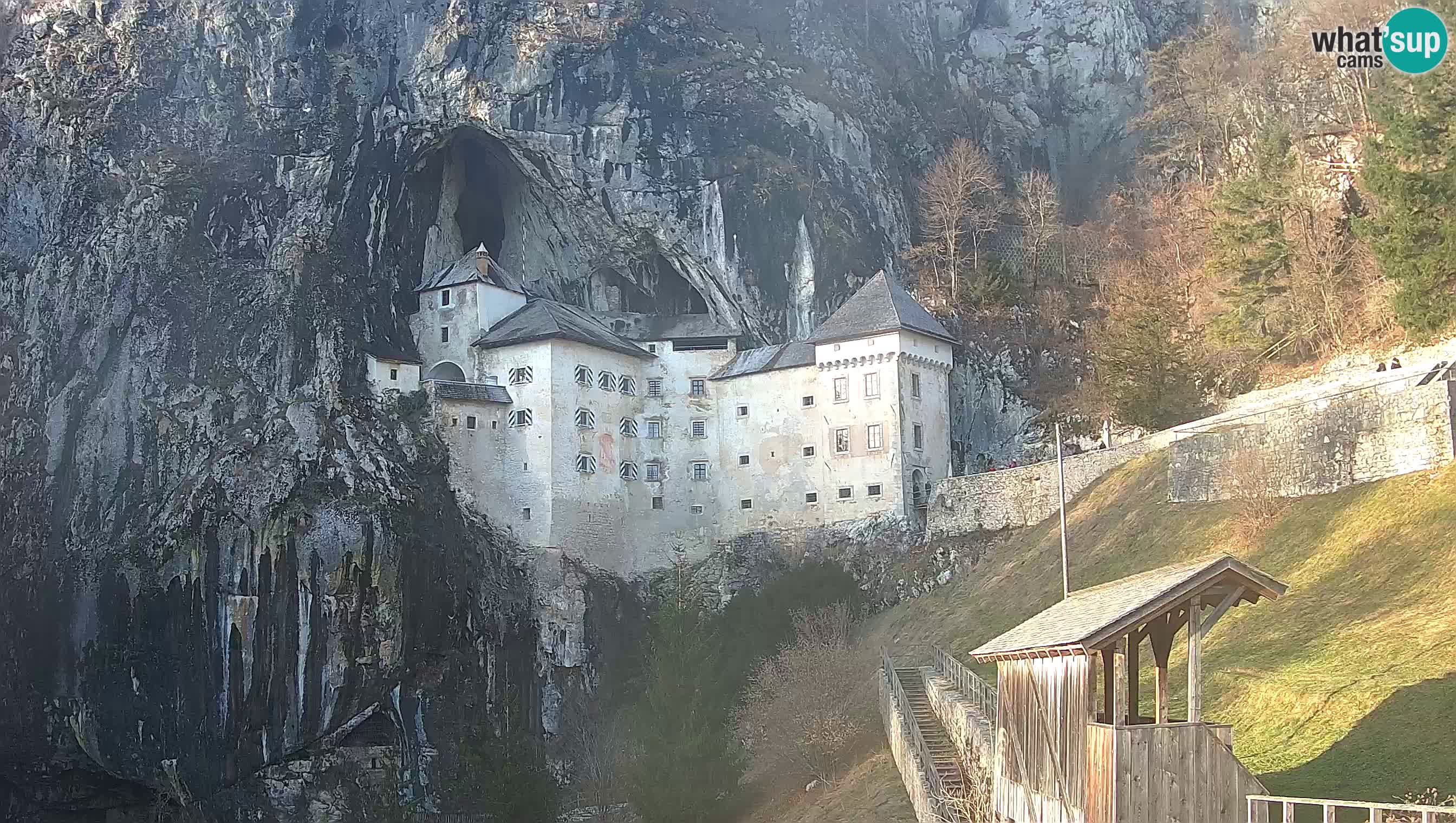 Live Webcam Grad Predjama – Château de Predjama – Postojna – Slovénie